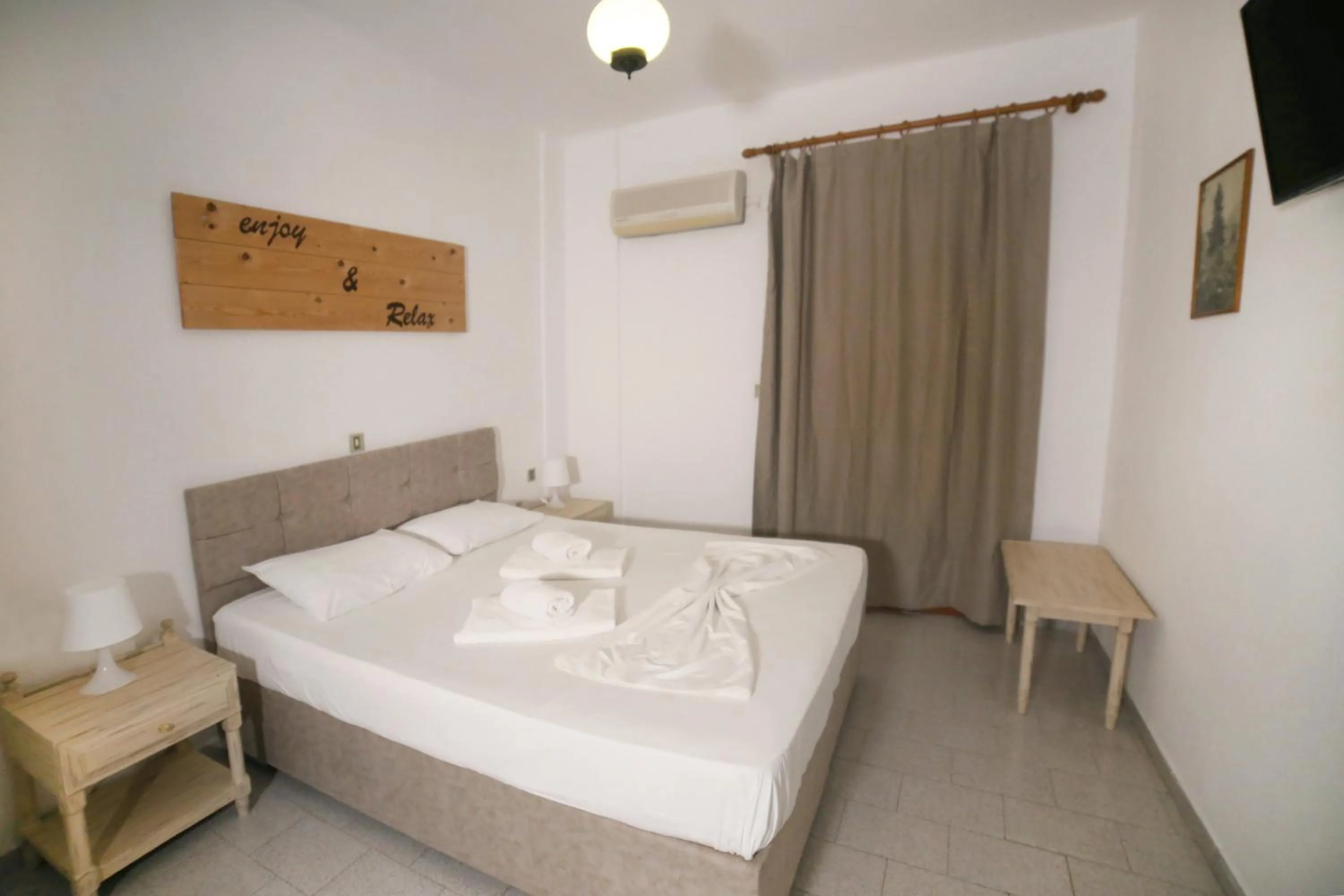 Bed in Κastro Ηotel