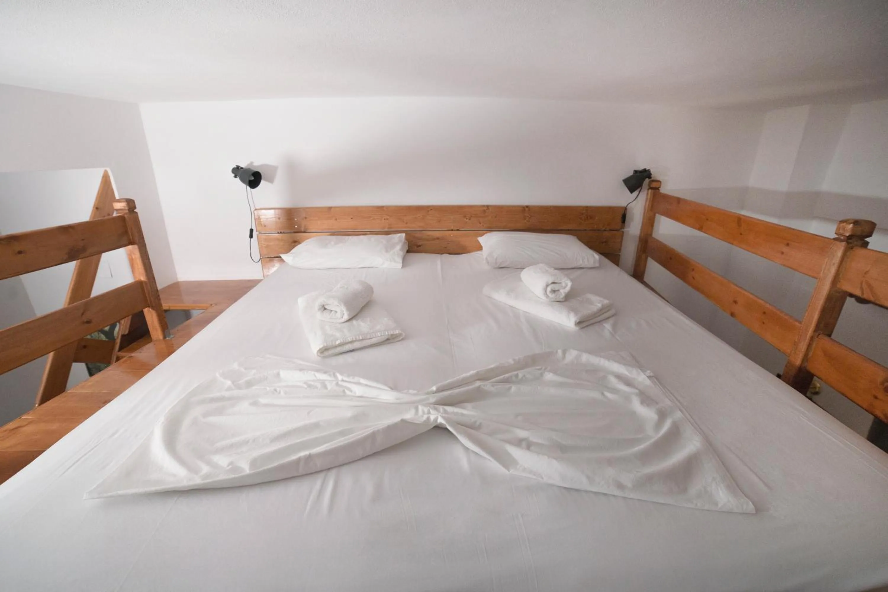 Bed in Κastro Ηotel