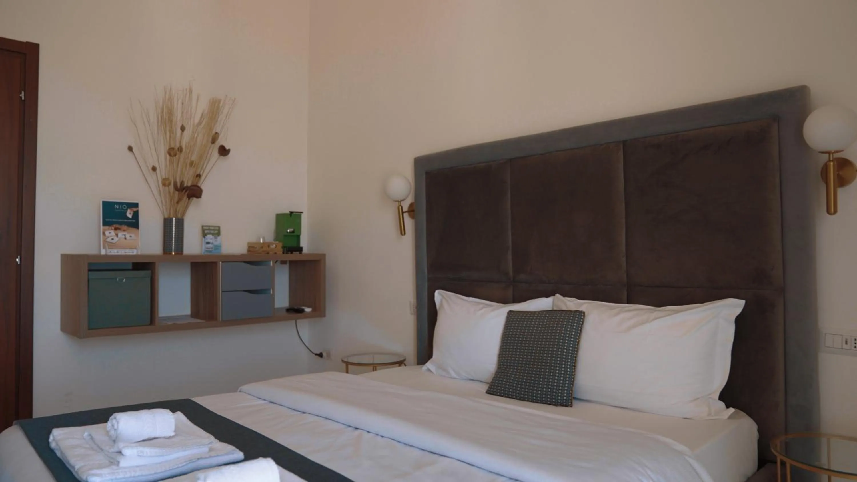 Bed in Naro Suites and Rooms