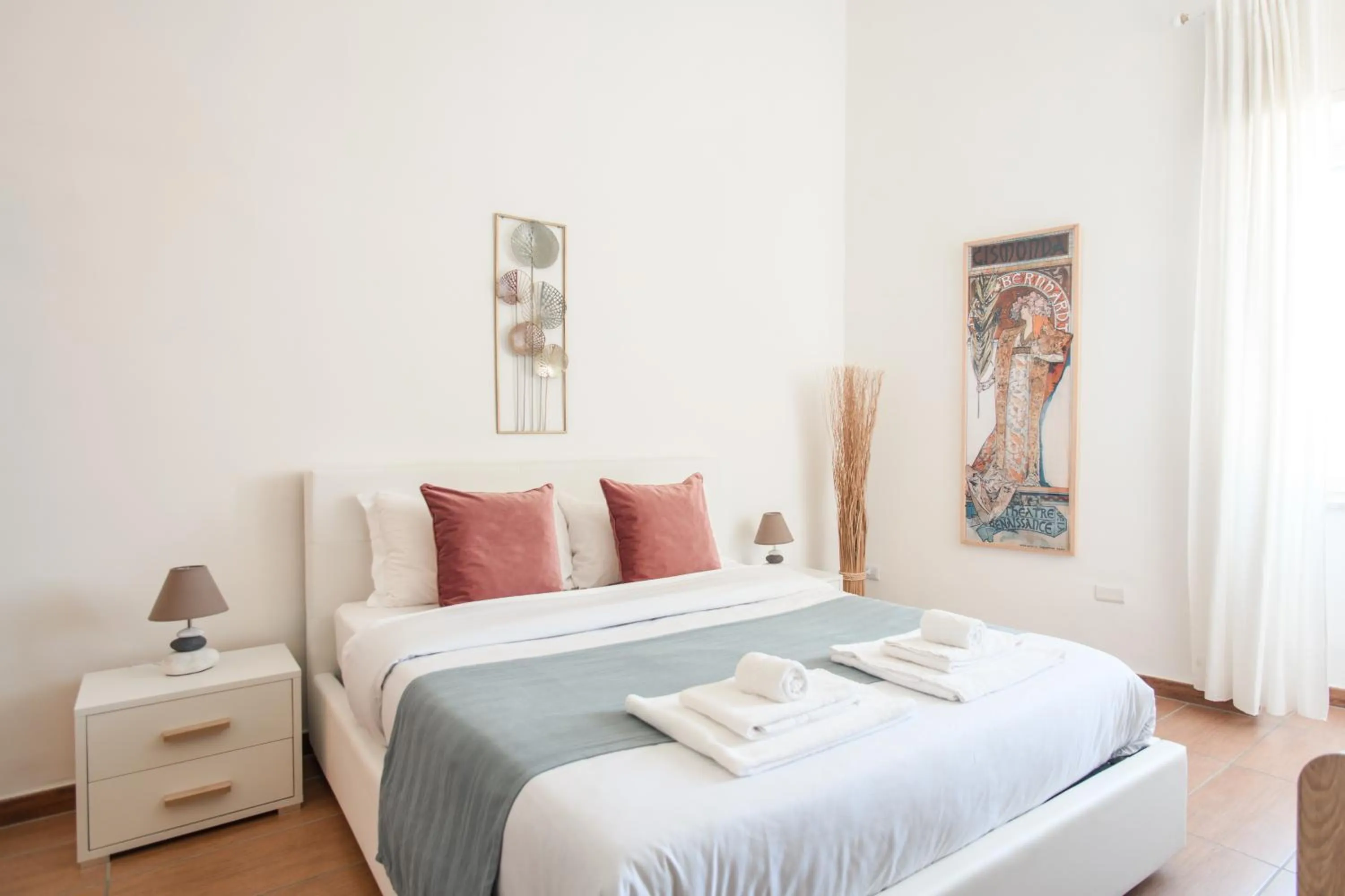 Bedroom, Bed in Naro Suites and Rooms