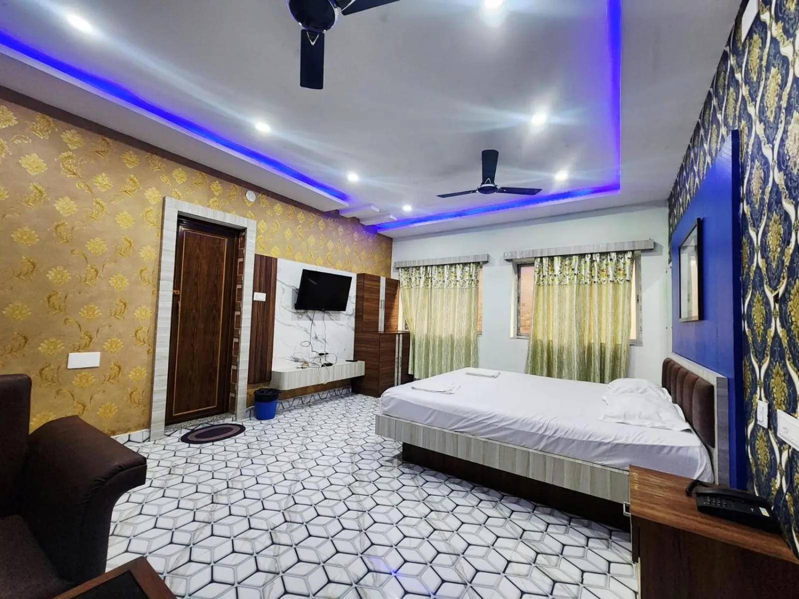 Bed in Resort Garden Retreat Seaview