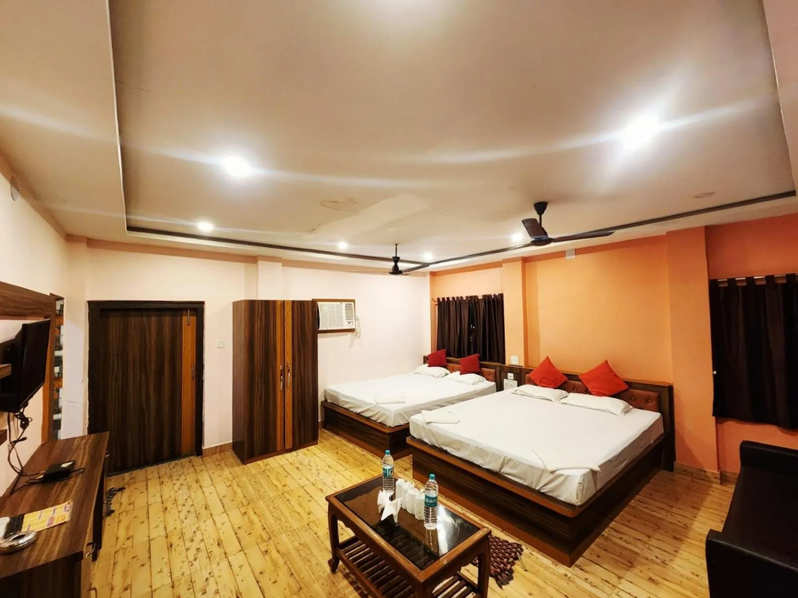 TV and multimedia in Resort Garden Retreat Seaview