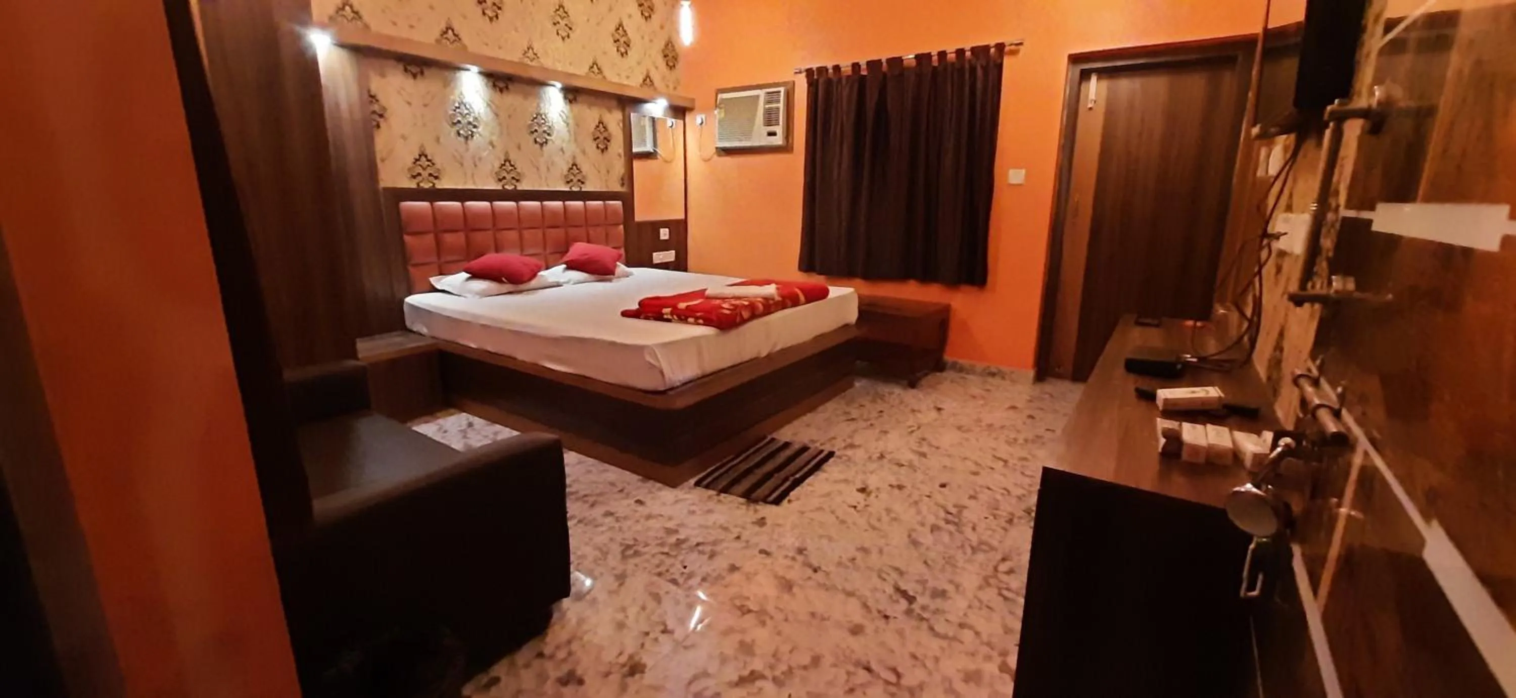 Bed in Resort Garden Retreat Seaview