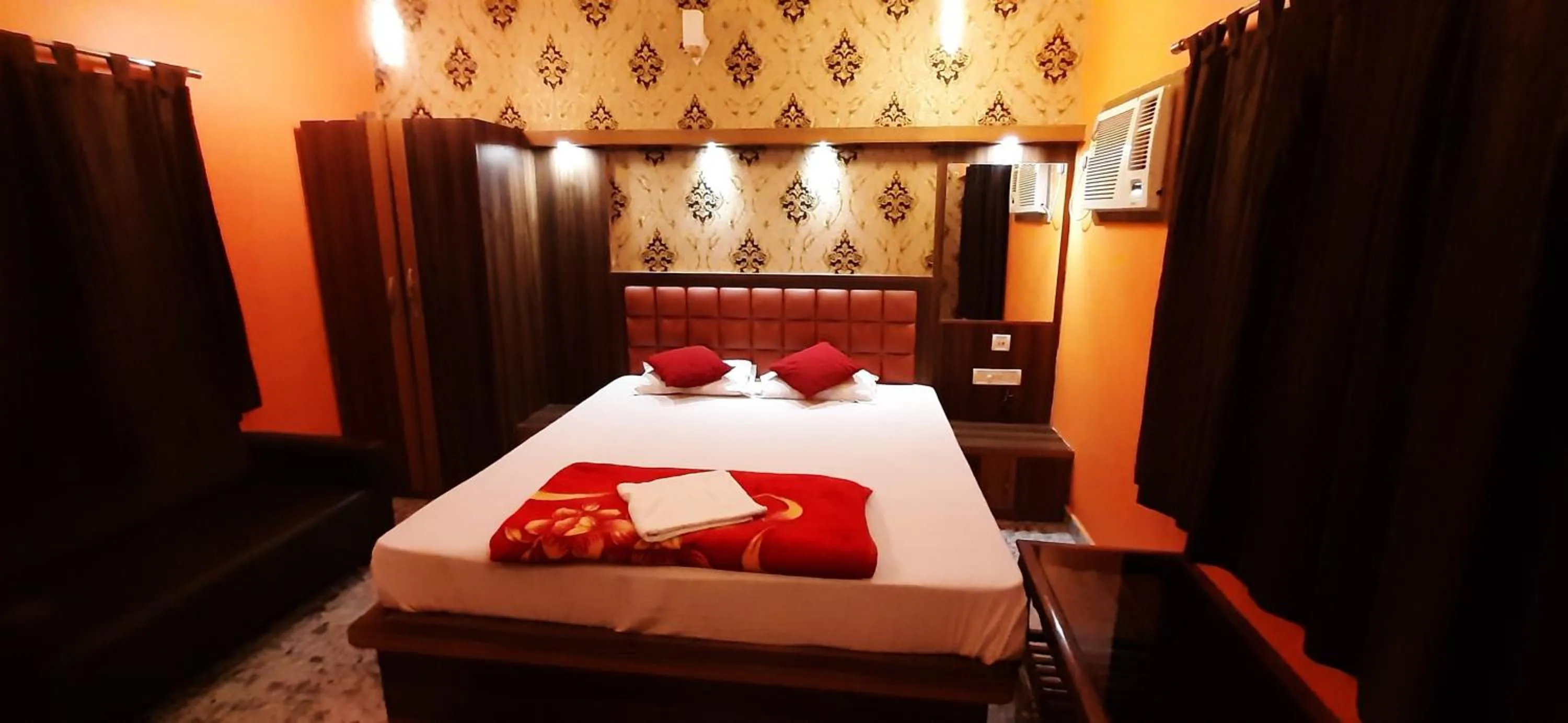 Bed in Resort Garden Retreat Seaview