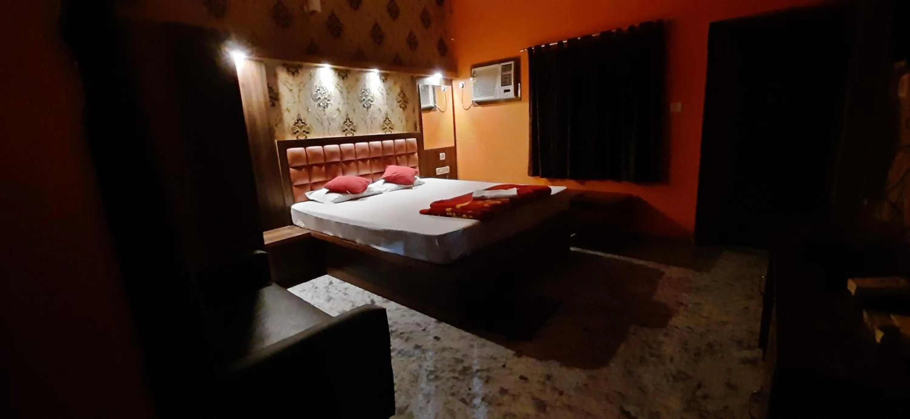 Bed in Resort Garden Retreat Seaview