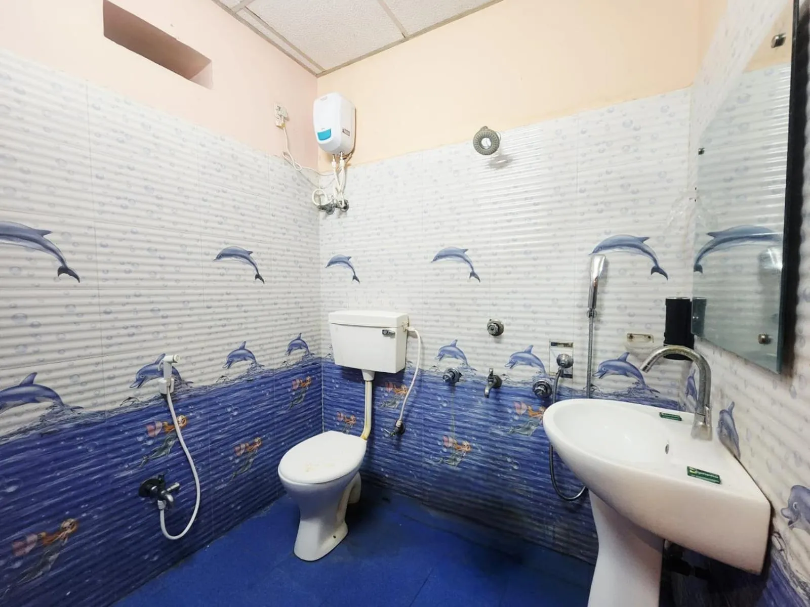 Toilet in Resort Garden Retreat Seaview