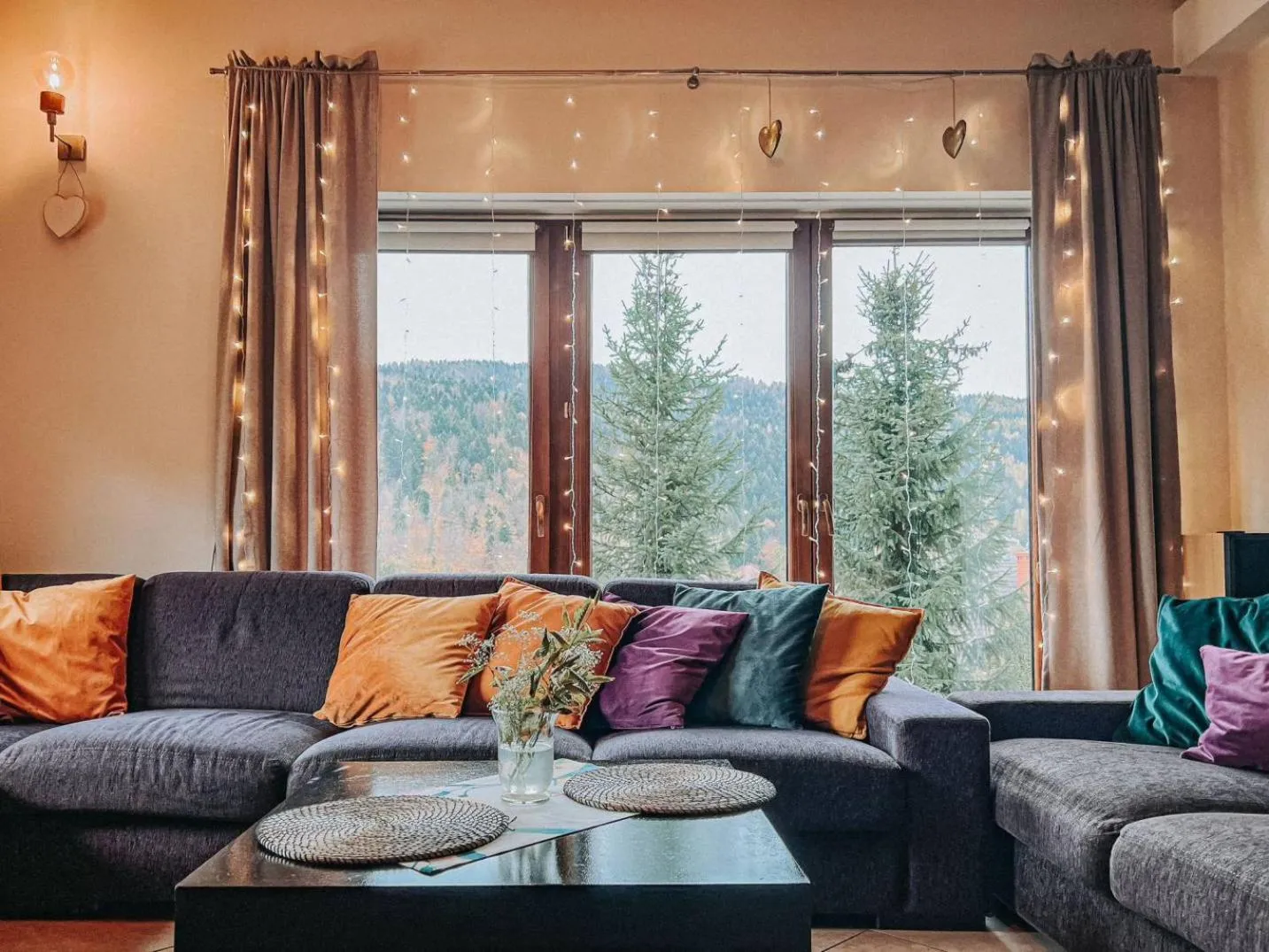 Communal lounge/ TV room in Przystanek Góry