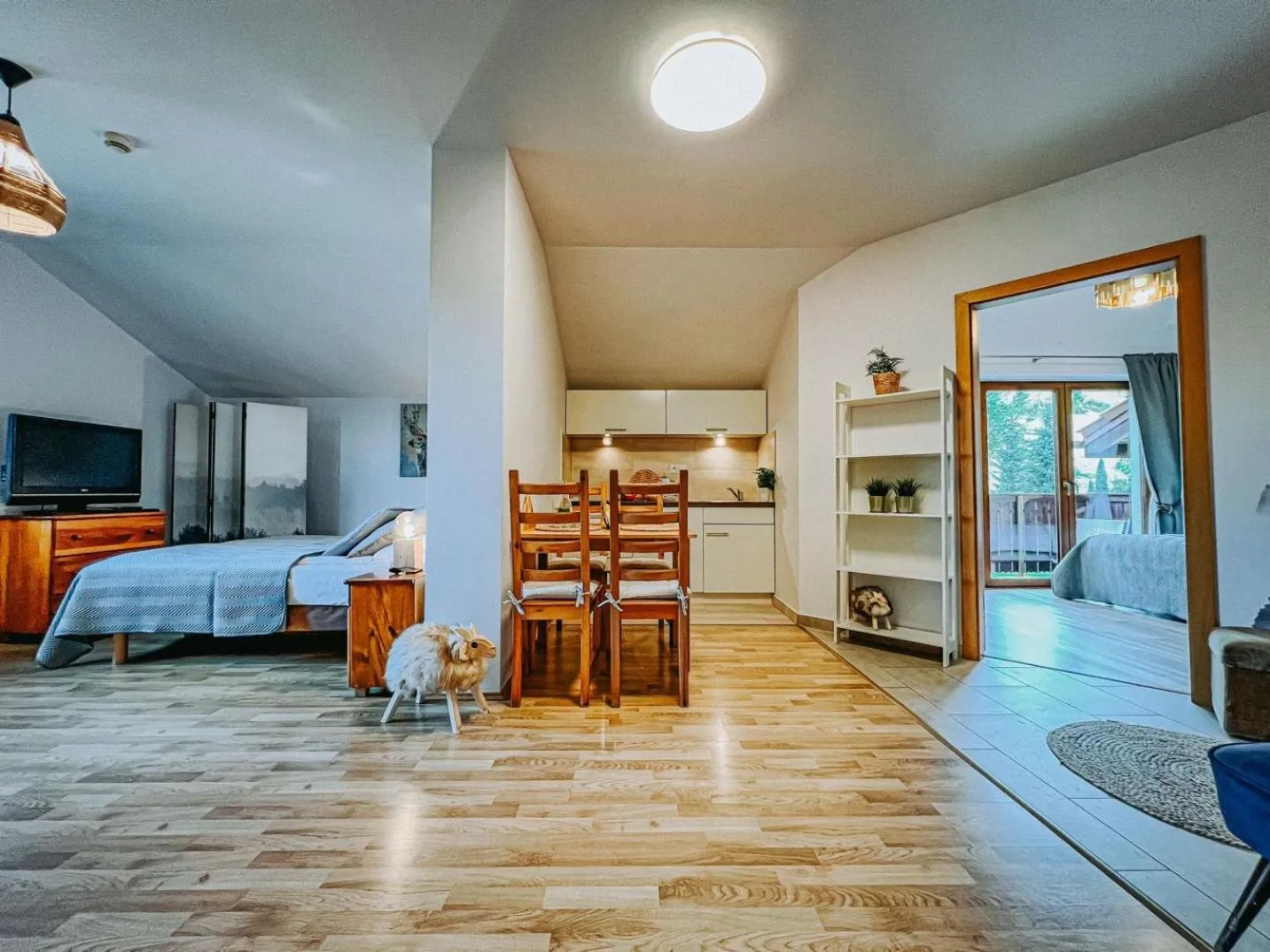 Communal lounge/ TV room, Bed in Przystanek Góry