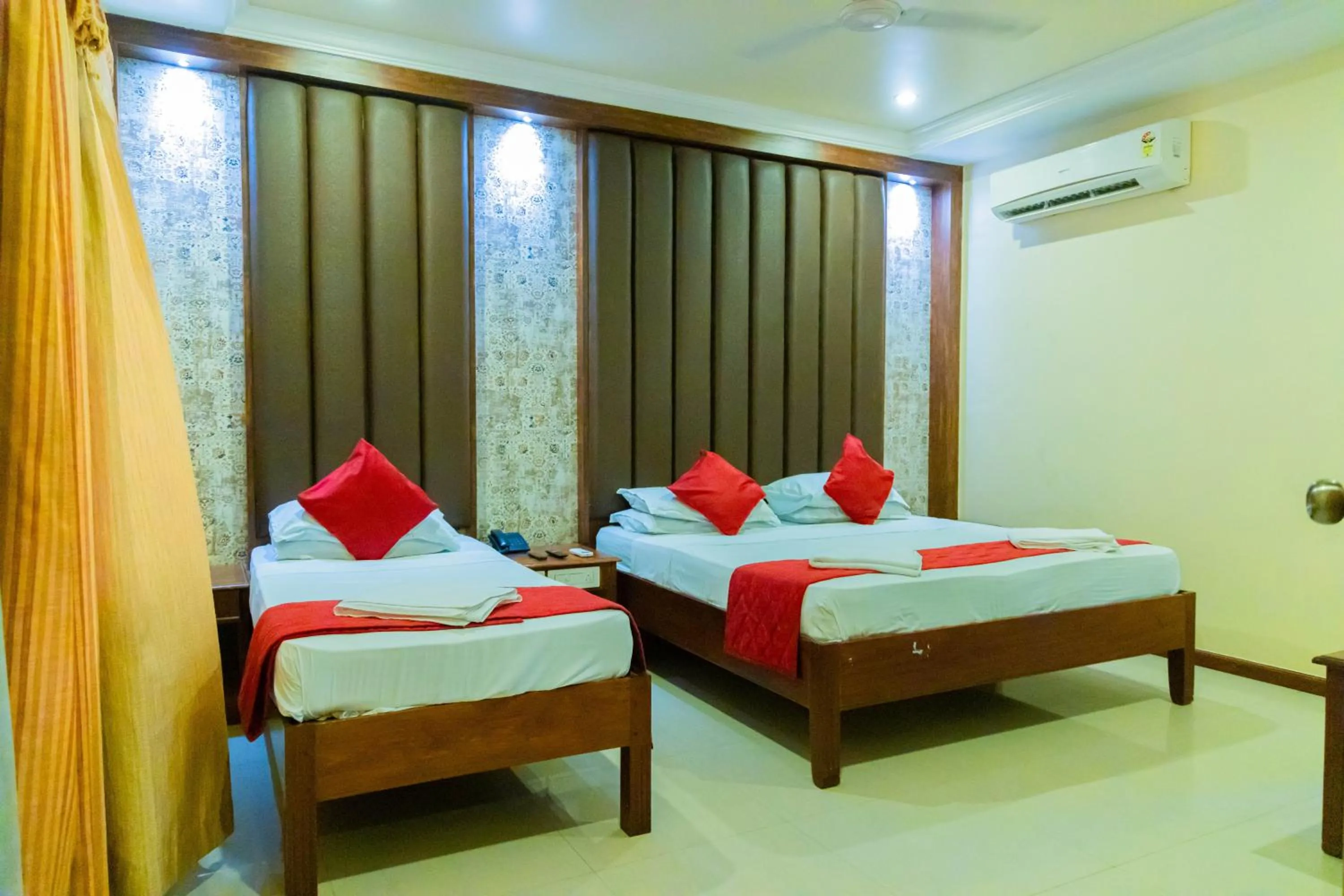 Bedroom, Bed in Hotel Chitra Park