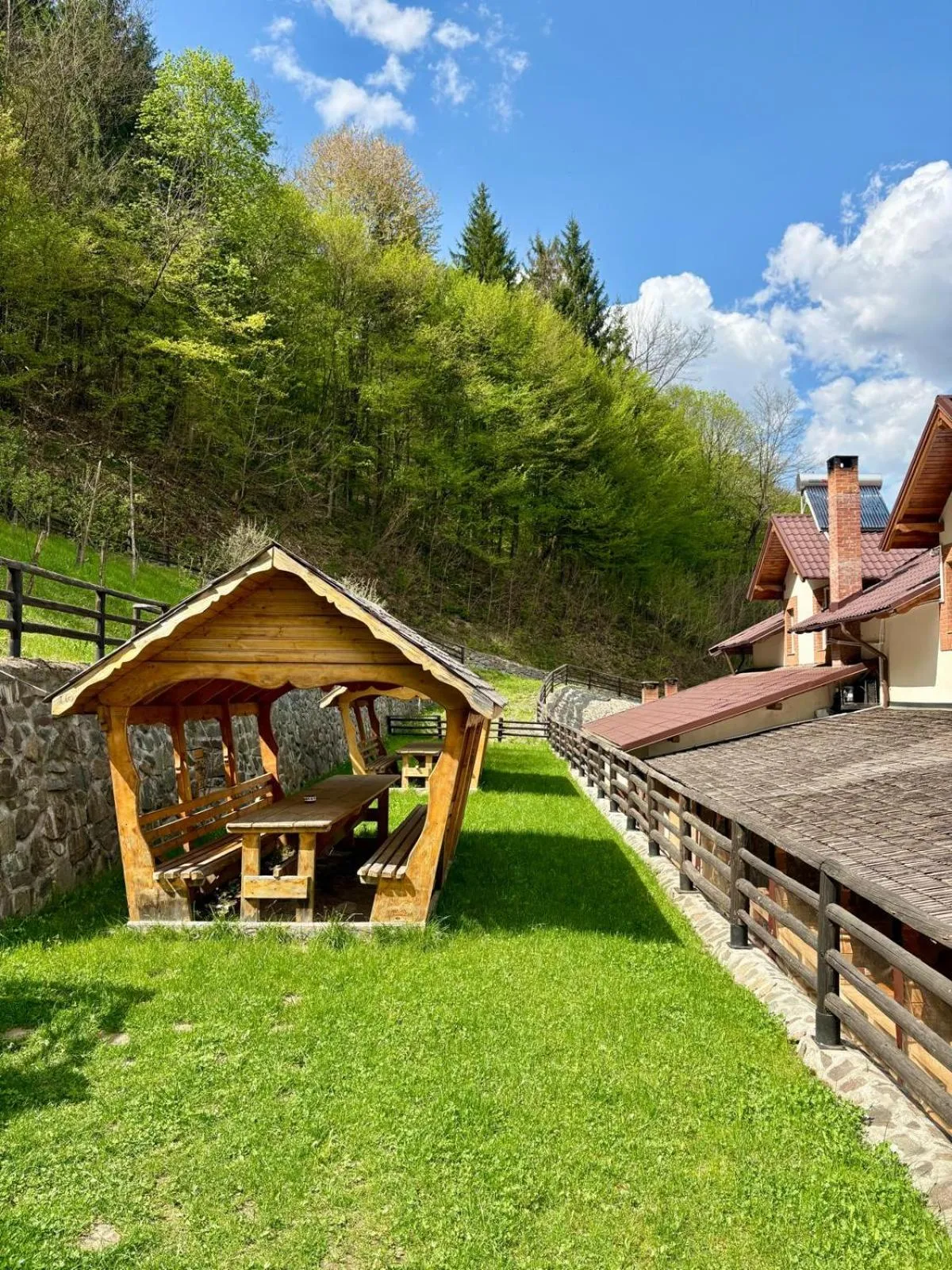 Garden in Pensiunea Popas Pop, Strambu-Baiut, Maramures