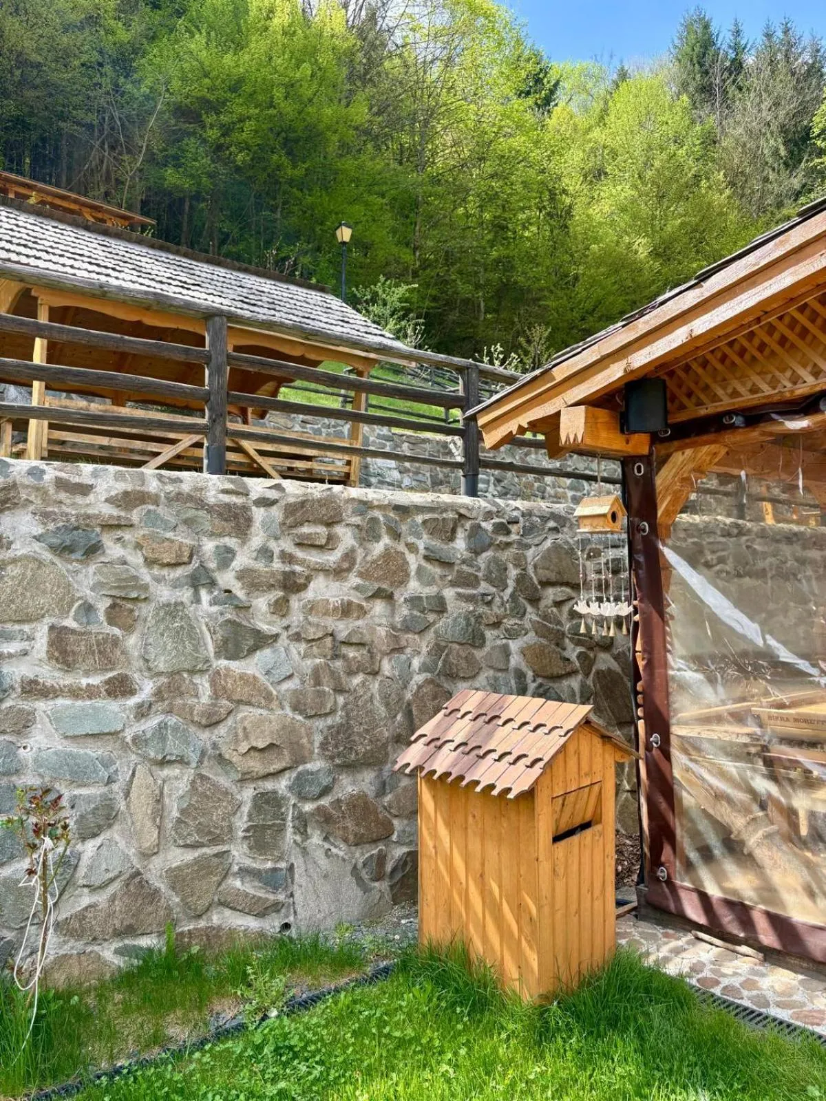 Garden in Pensiunea Popas Pop, Strambu-Baiut, Maramures