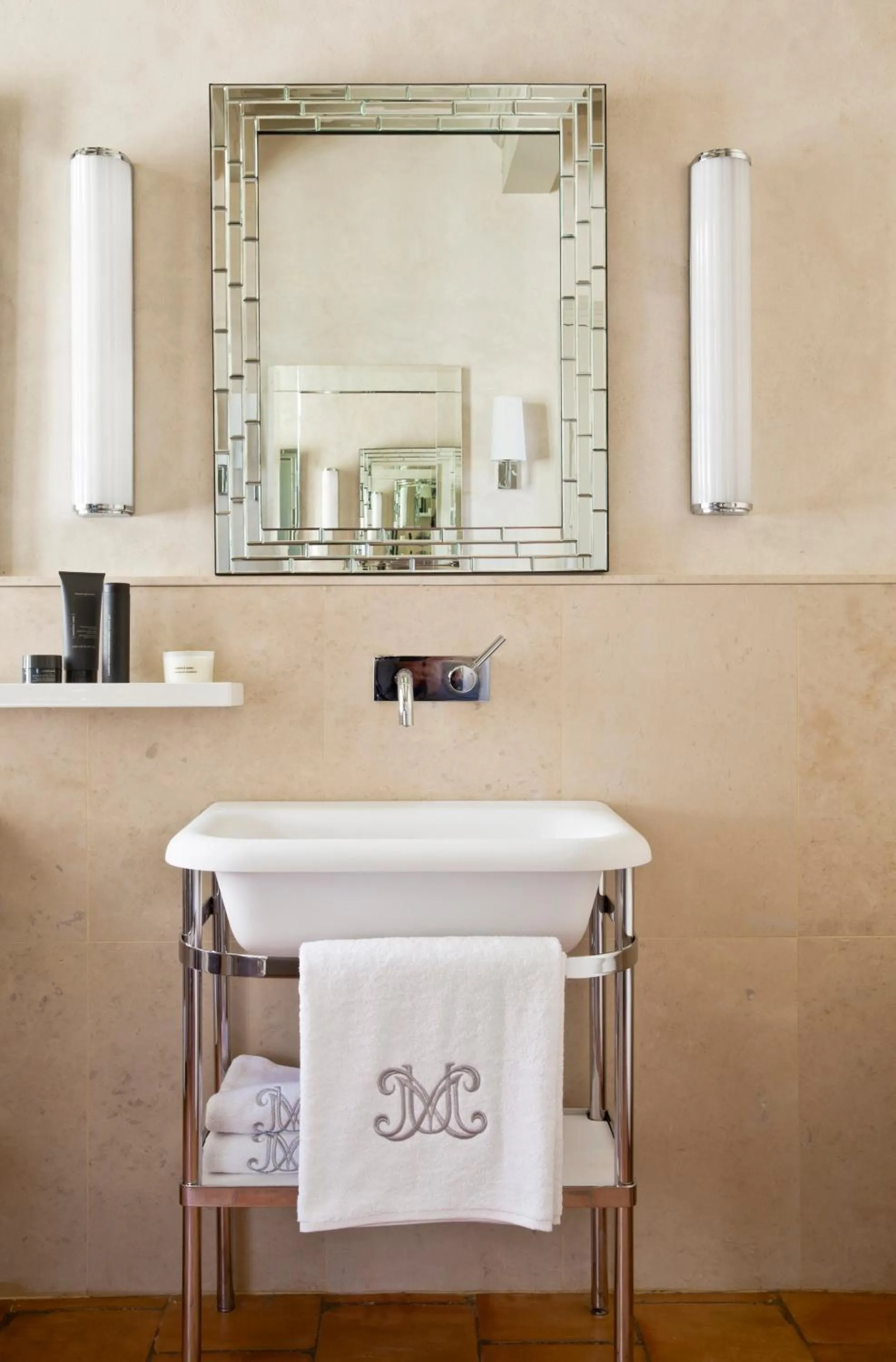 Bathroom in La Maison d'Uzès Relais & Châteaux