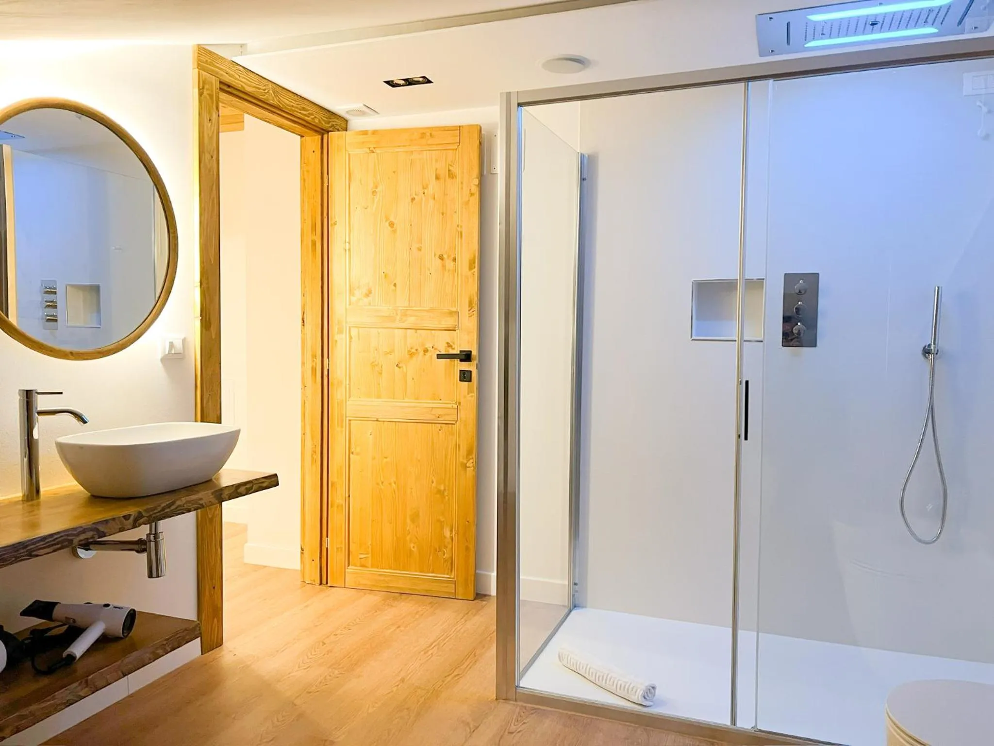 Shower, Bathroom in Wolf House BnB