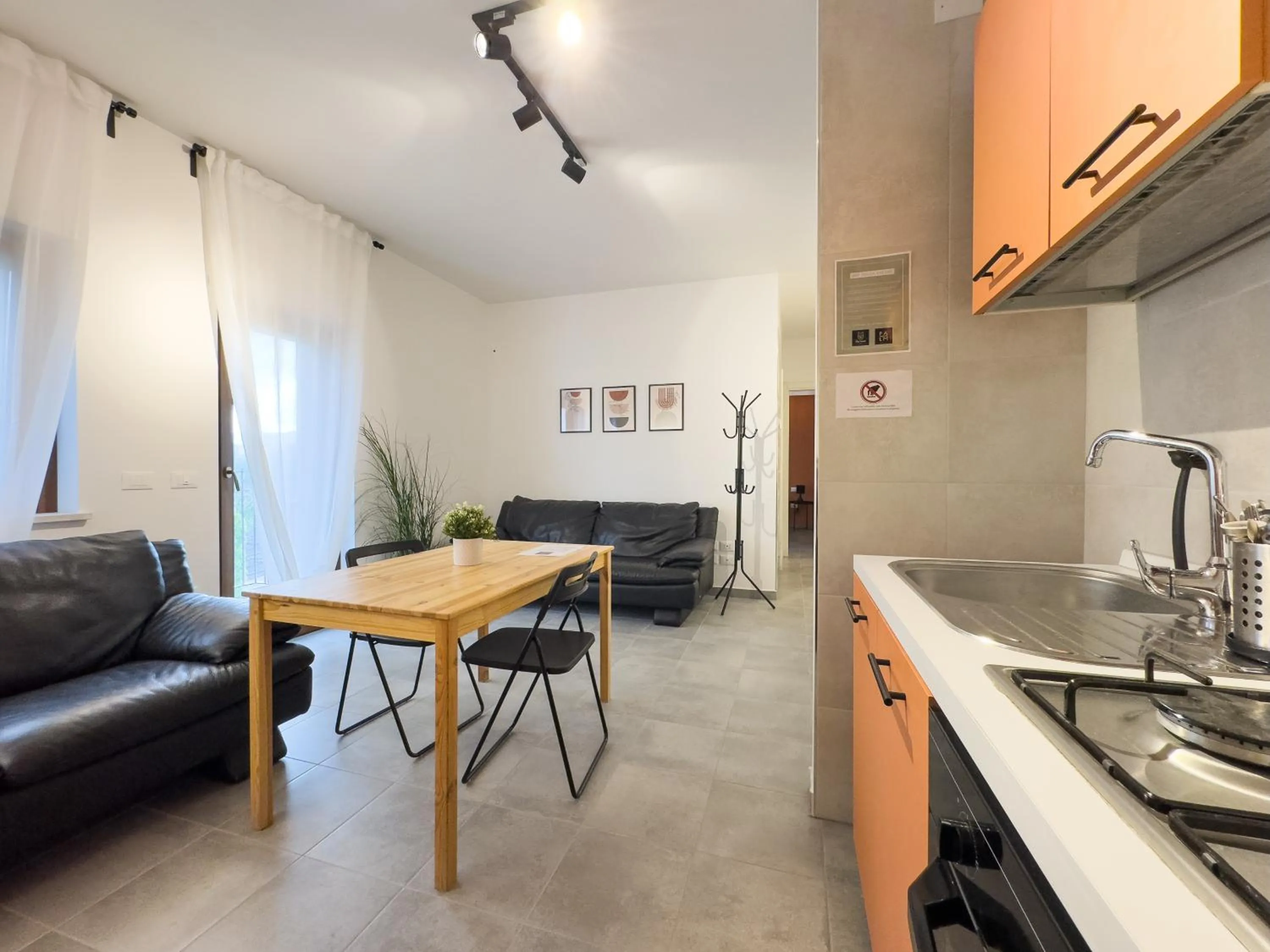 Kitchen or kitchenette, Kitchen/Kitchenette in Wolf House BnB