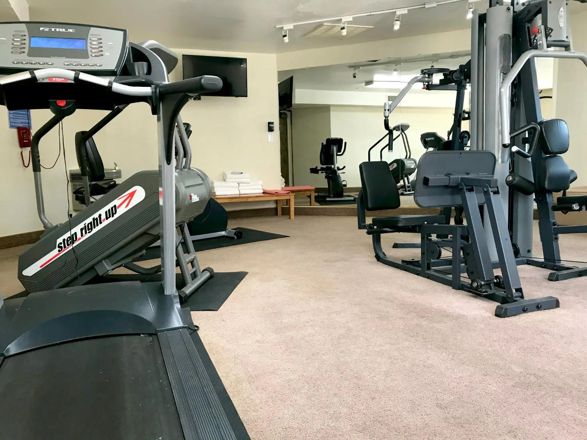 Fitness centre/facilities in NavajoLand Hotel