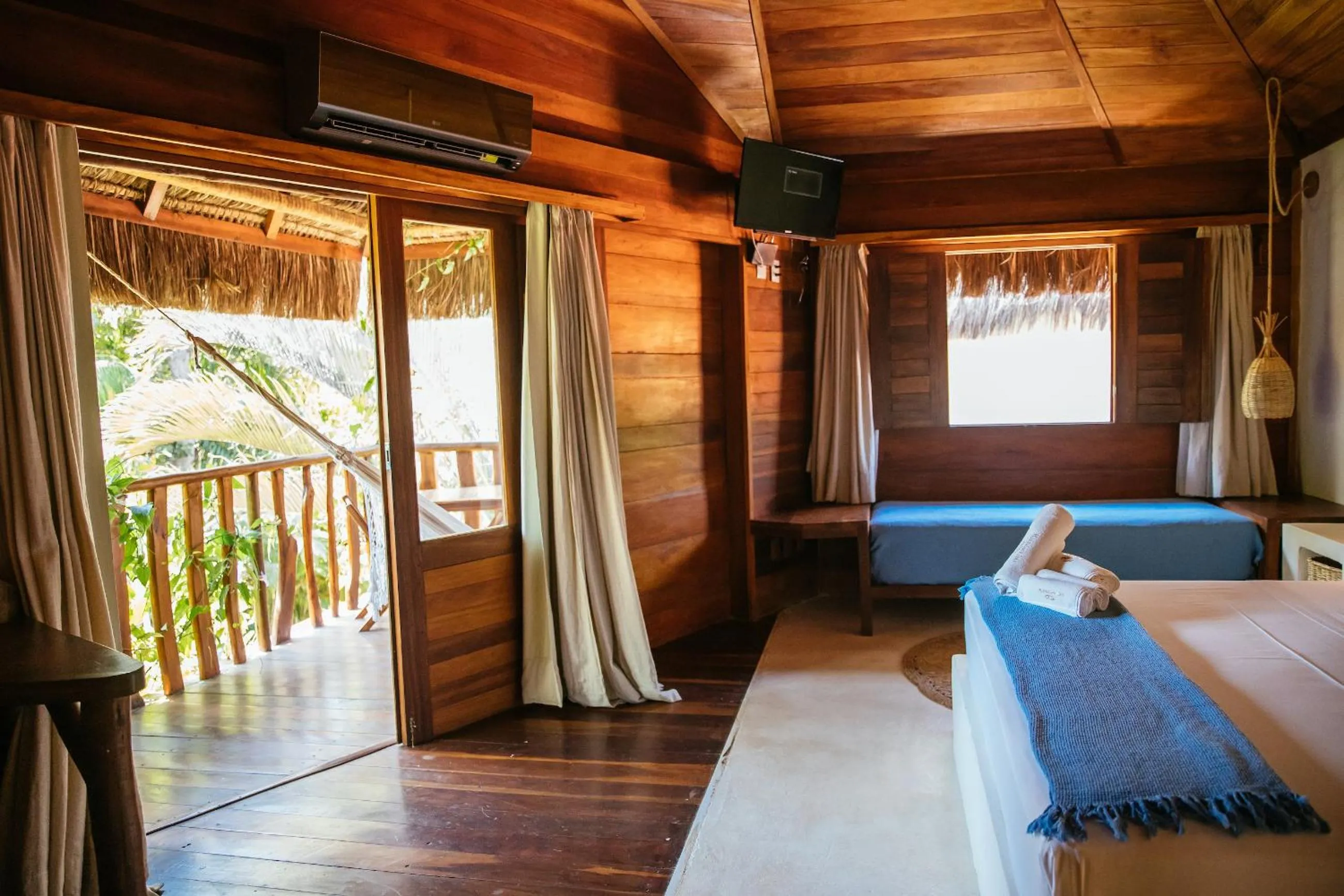 TV and multimedia, Bed in Hurricane Jeri