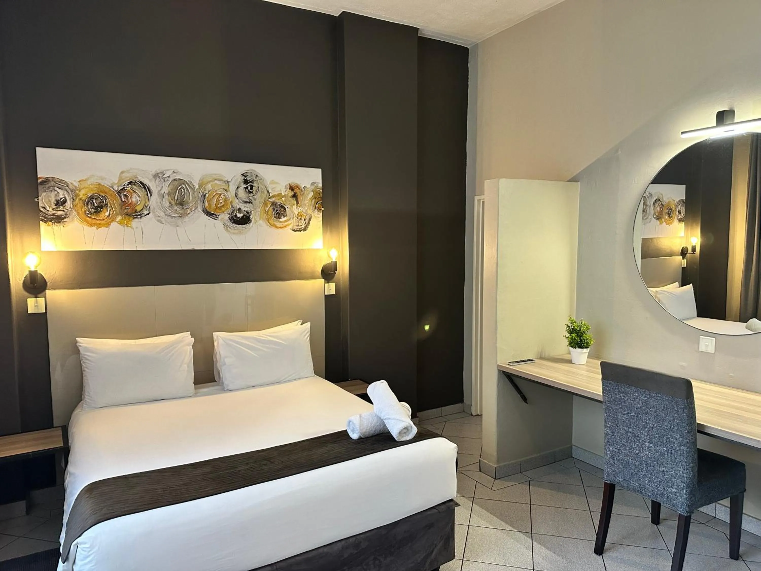 Bed in N1 Hotel Samora Machel Harare