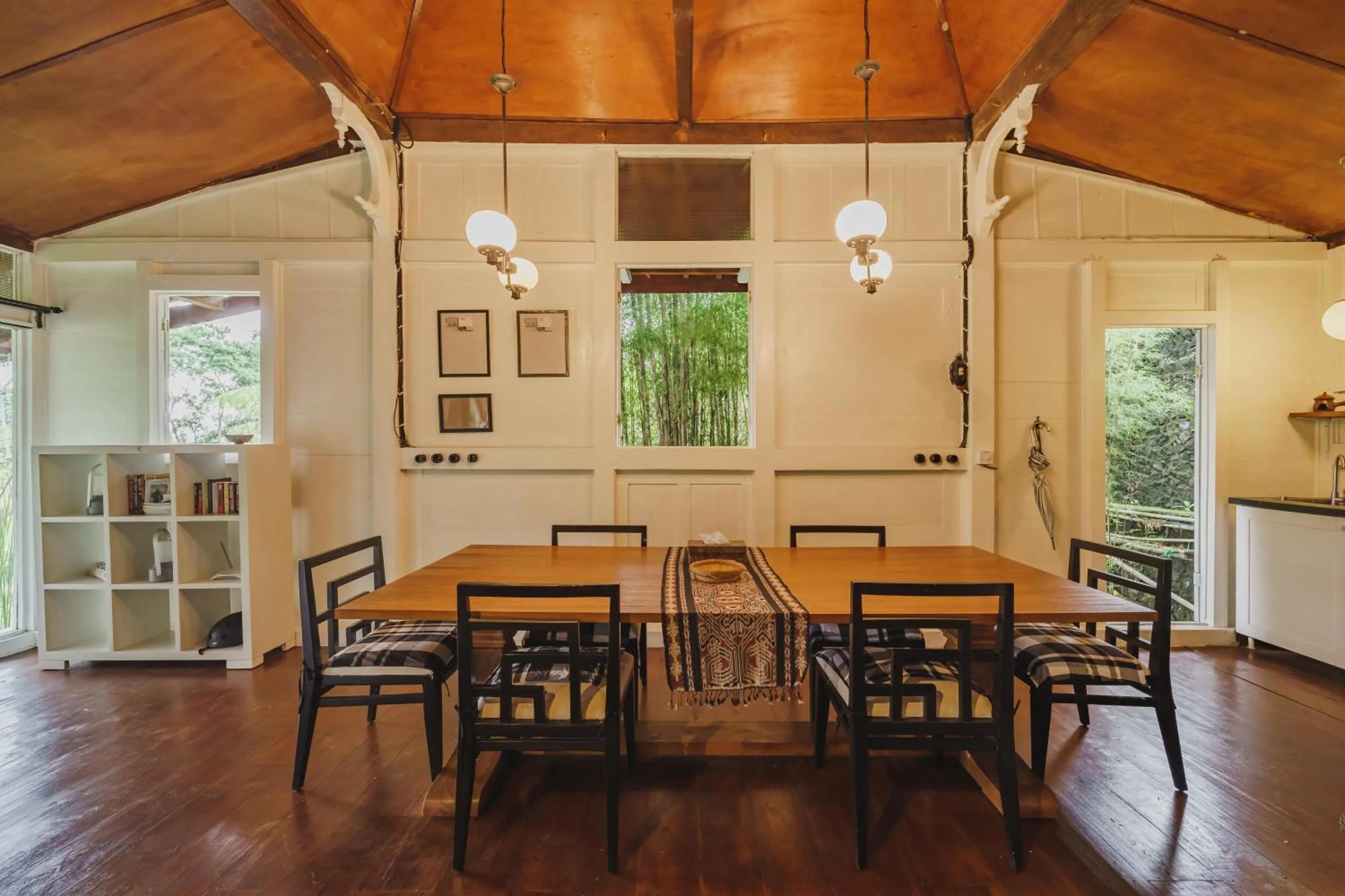 Dining area in Rumah Jembarati