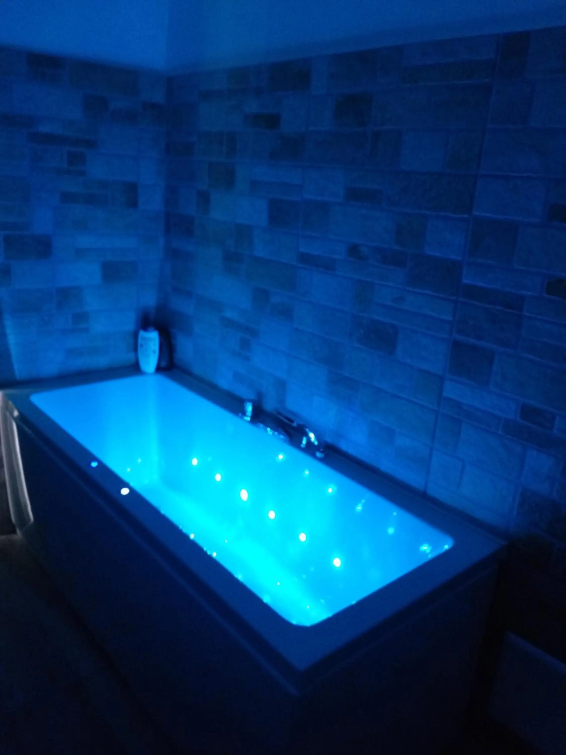 Hot Tub in Lux