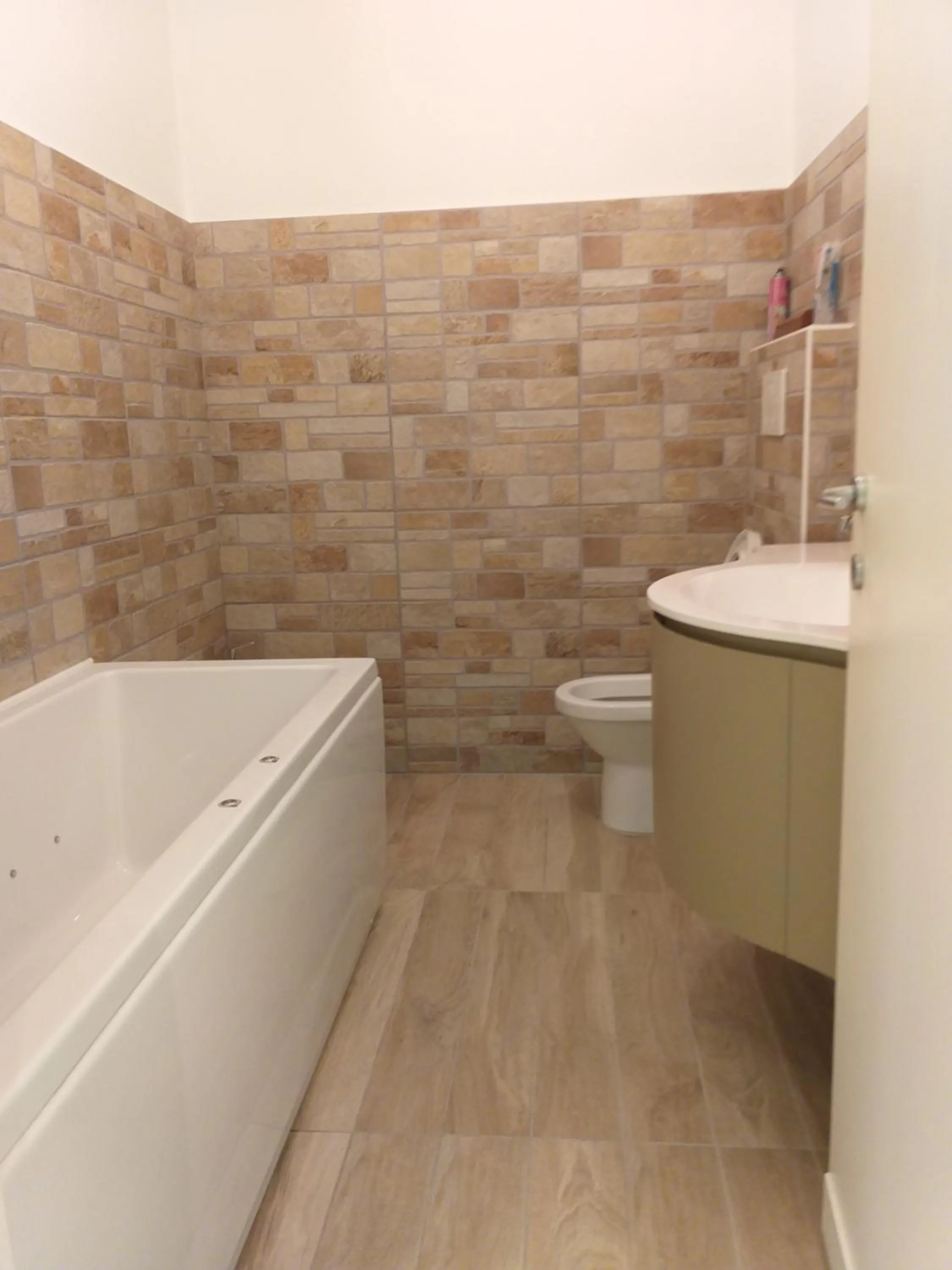 Hot Tub in Lux