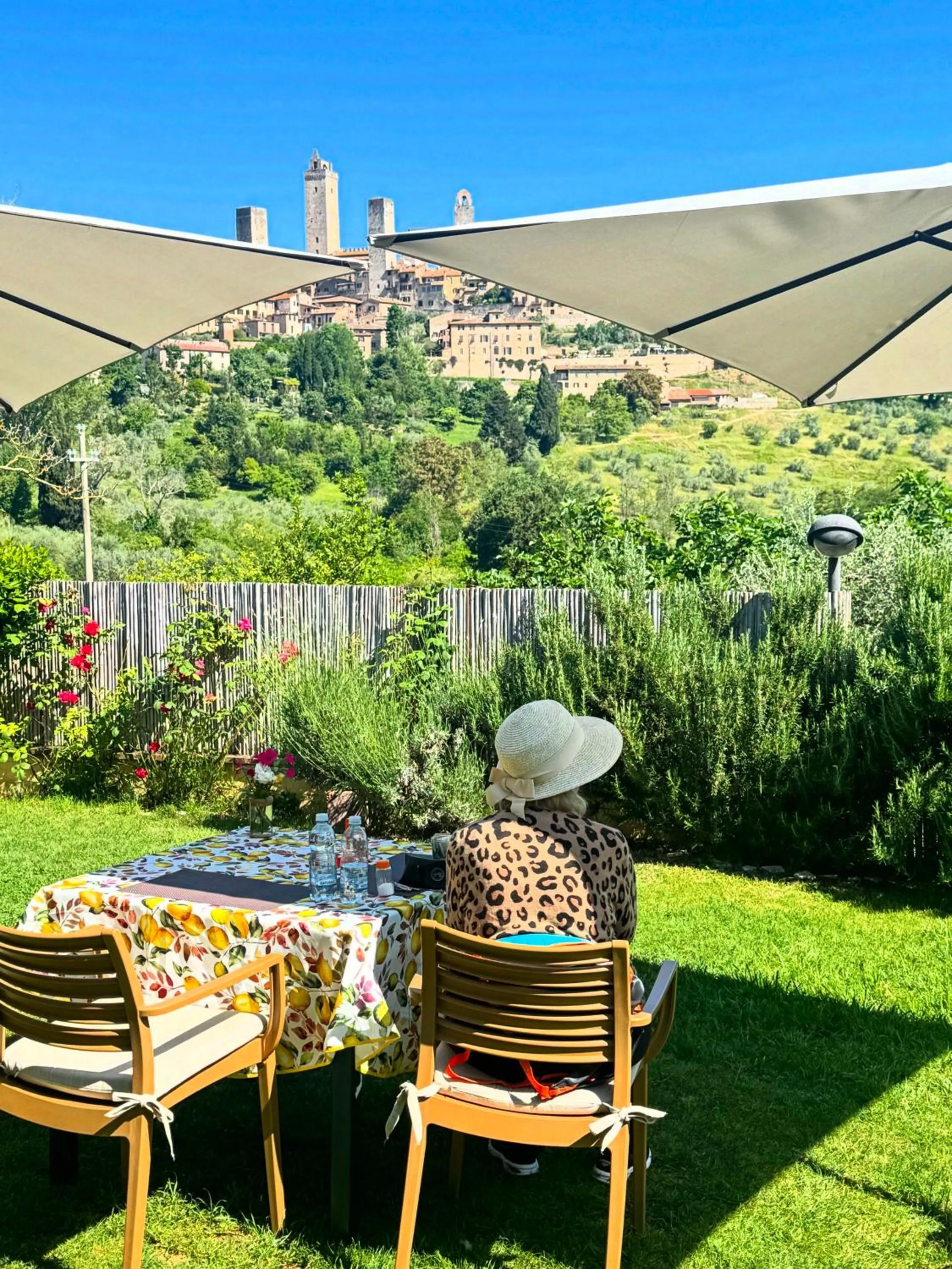 Patio in B&B Il Fienile San Gimignano