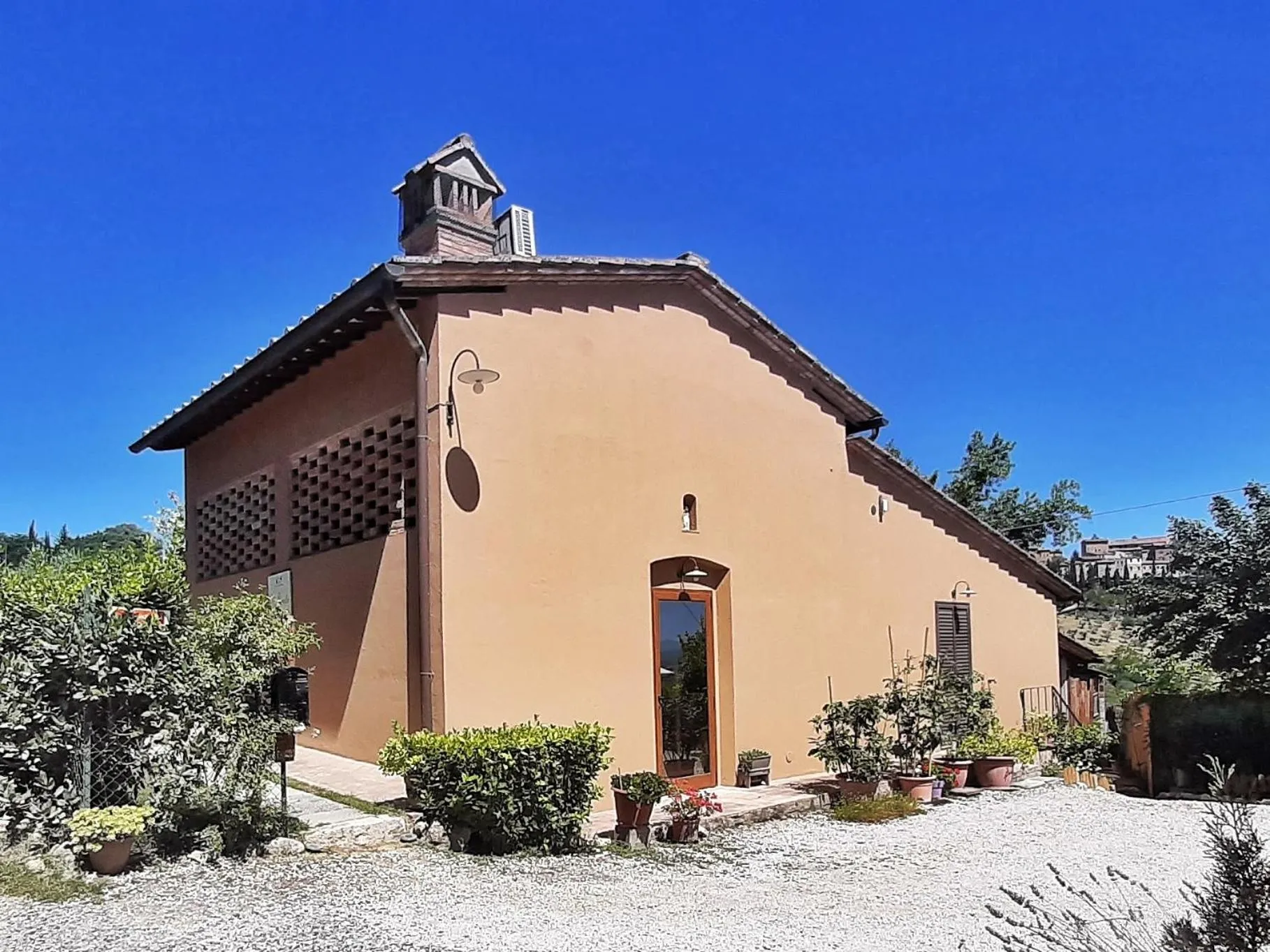Facade/entrance in B&B Il Fienile San Gimignano