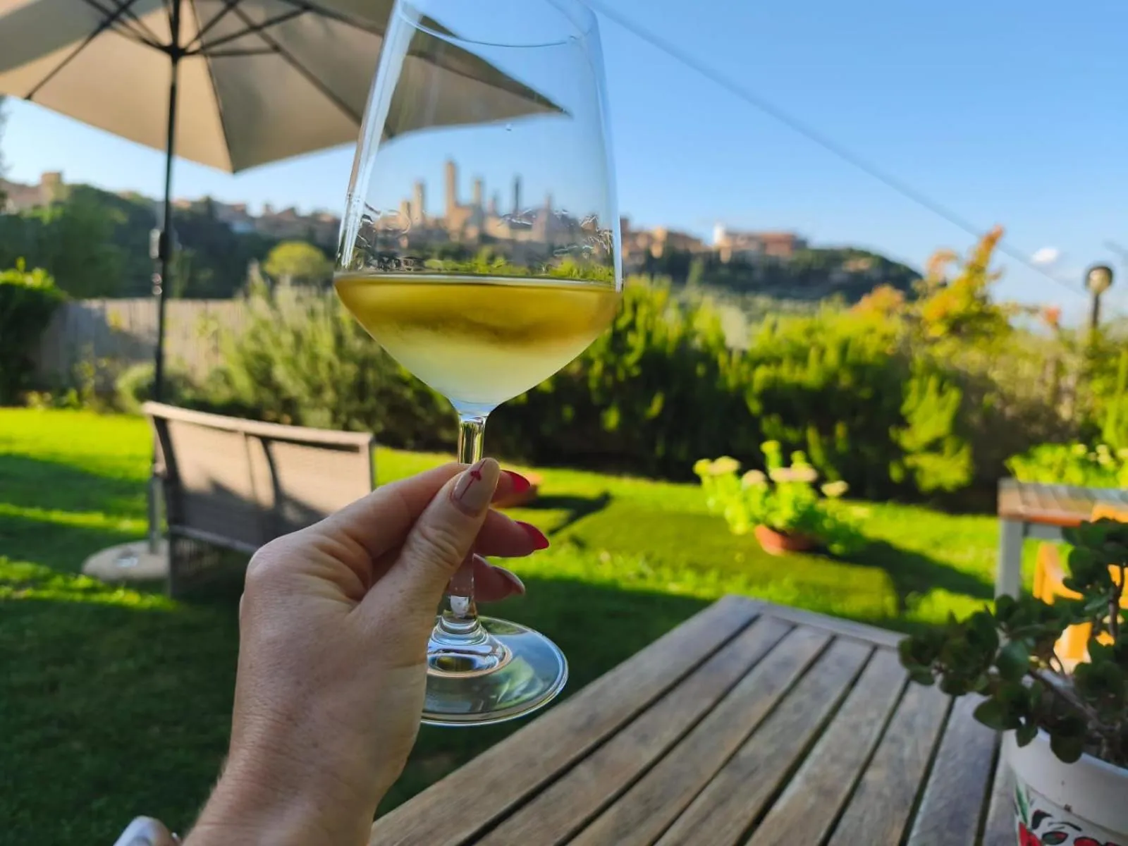 Patio in B&B Il Fienile San Gimignano