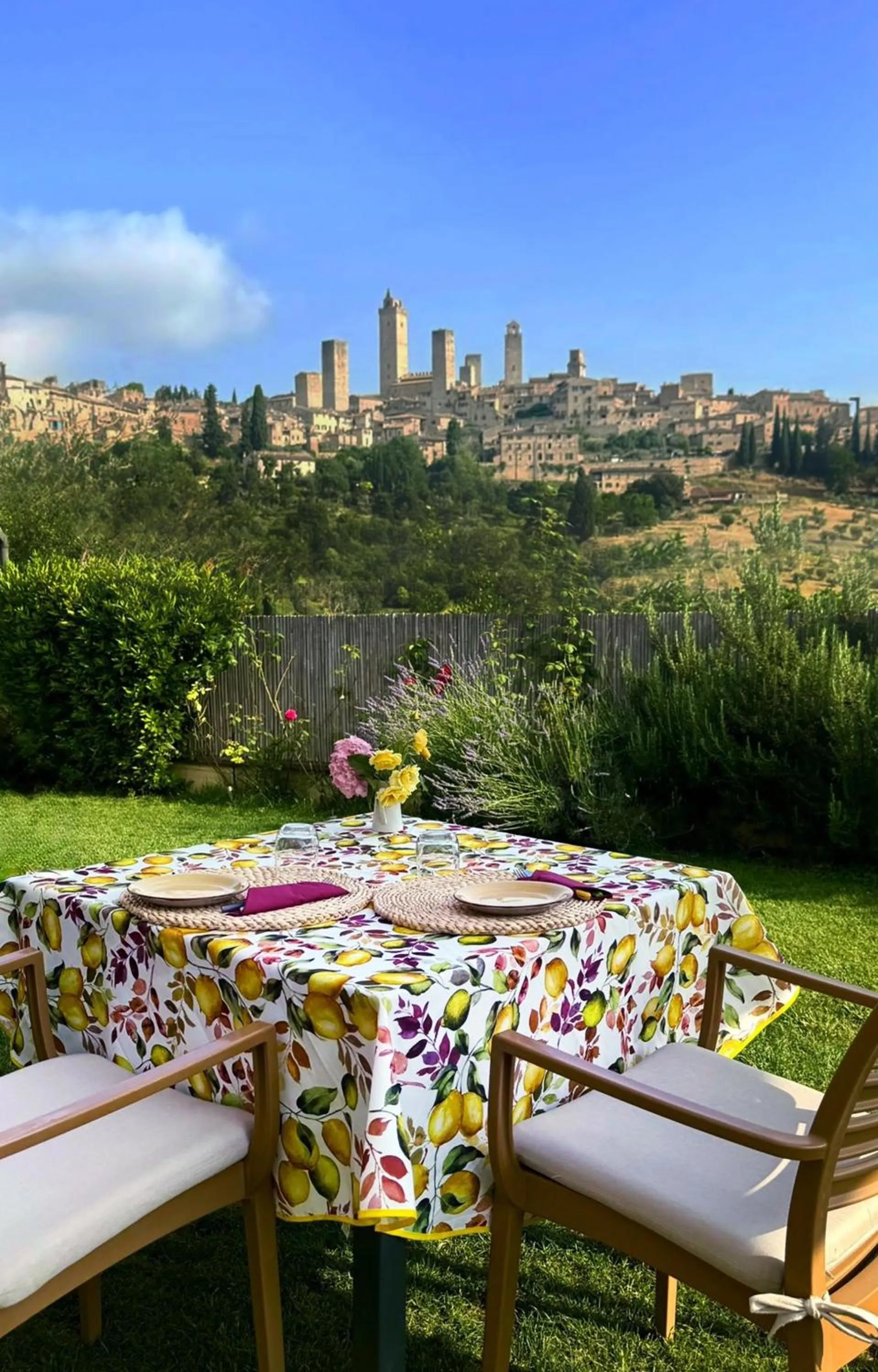 Natural landscape in B&B Il Fienile San Gimignano
