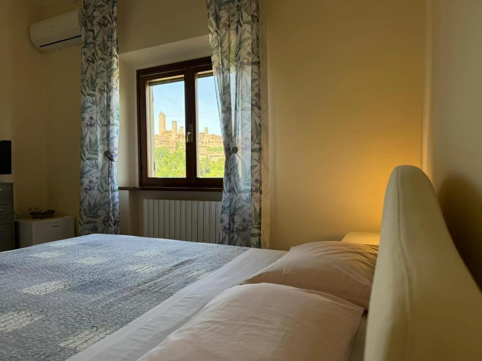 Bird's eye view, Bed in B&B Il Fienile San Gimignano