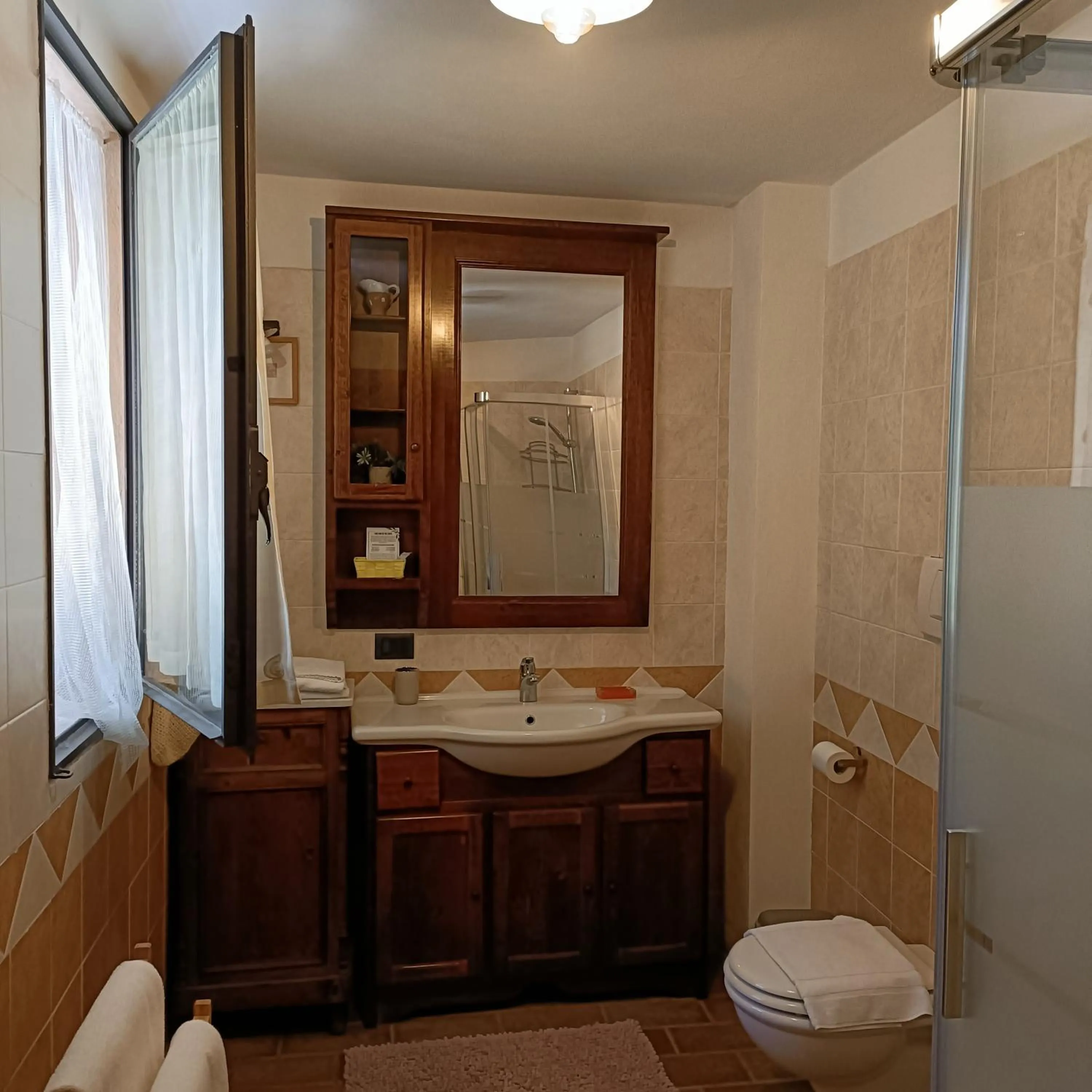 Shower in B&B Il Fienile San Gimignano