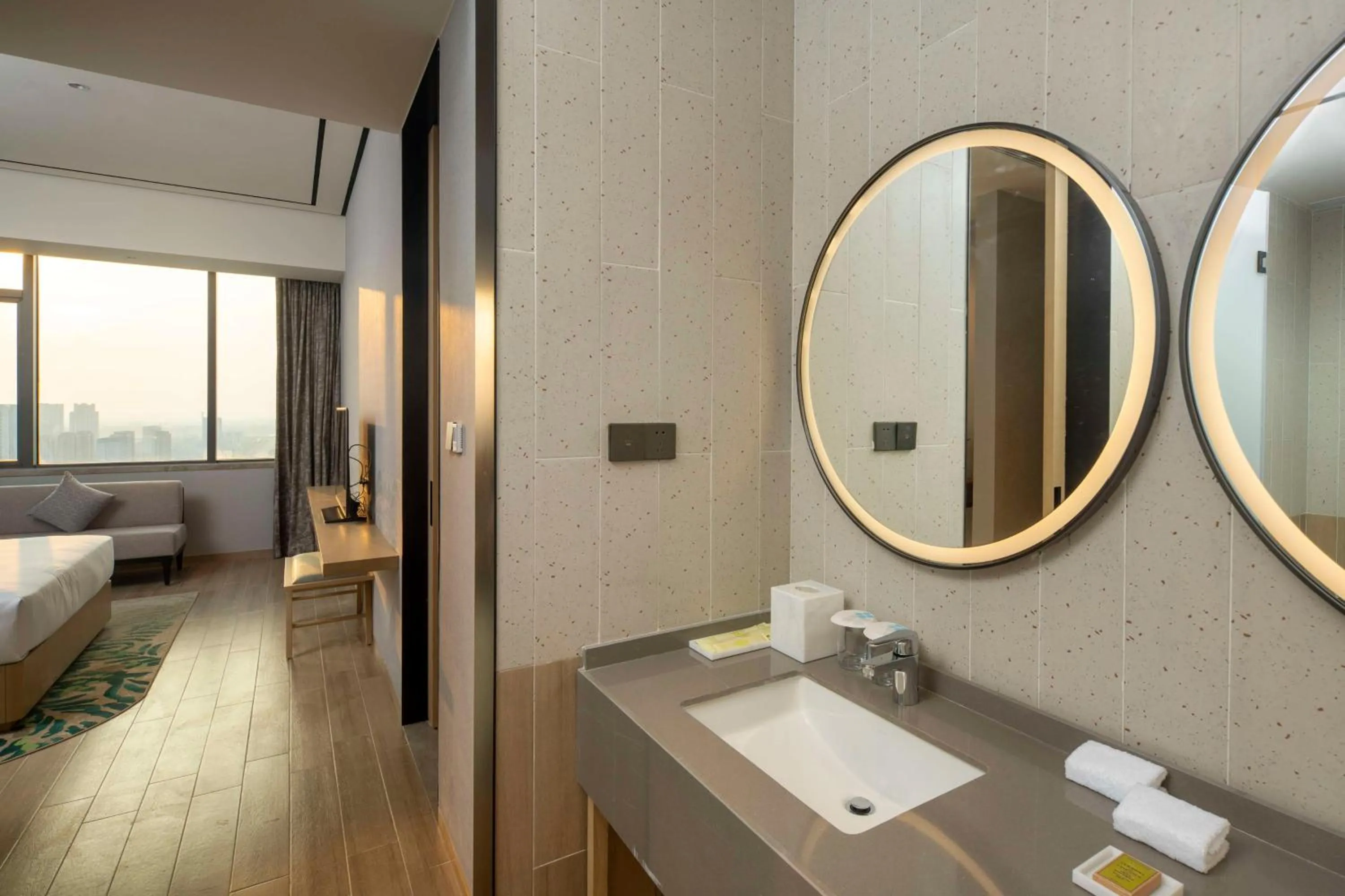 Photo of the whole room, Bed in Hilton Garden Inn Changde Dingcheng