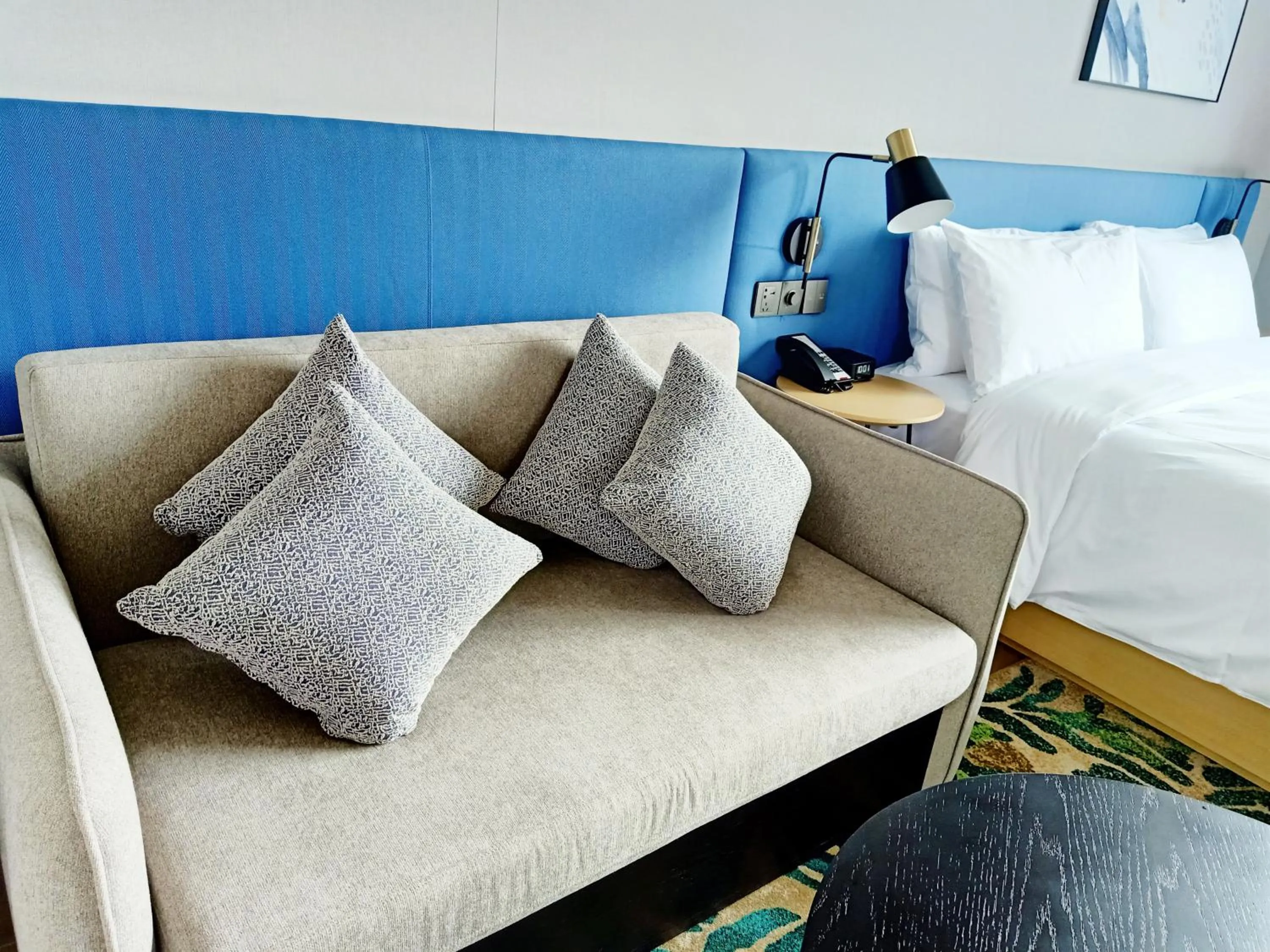 Seating area, Bed in Hilton Garden Inn Changde Dingcheng