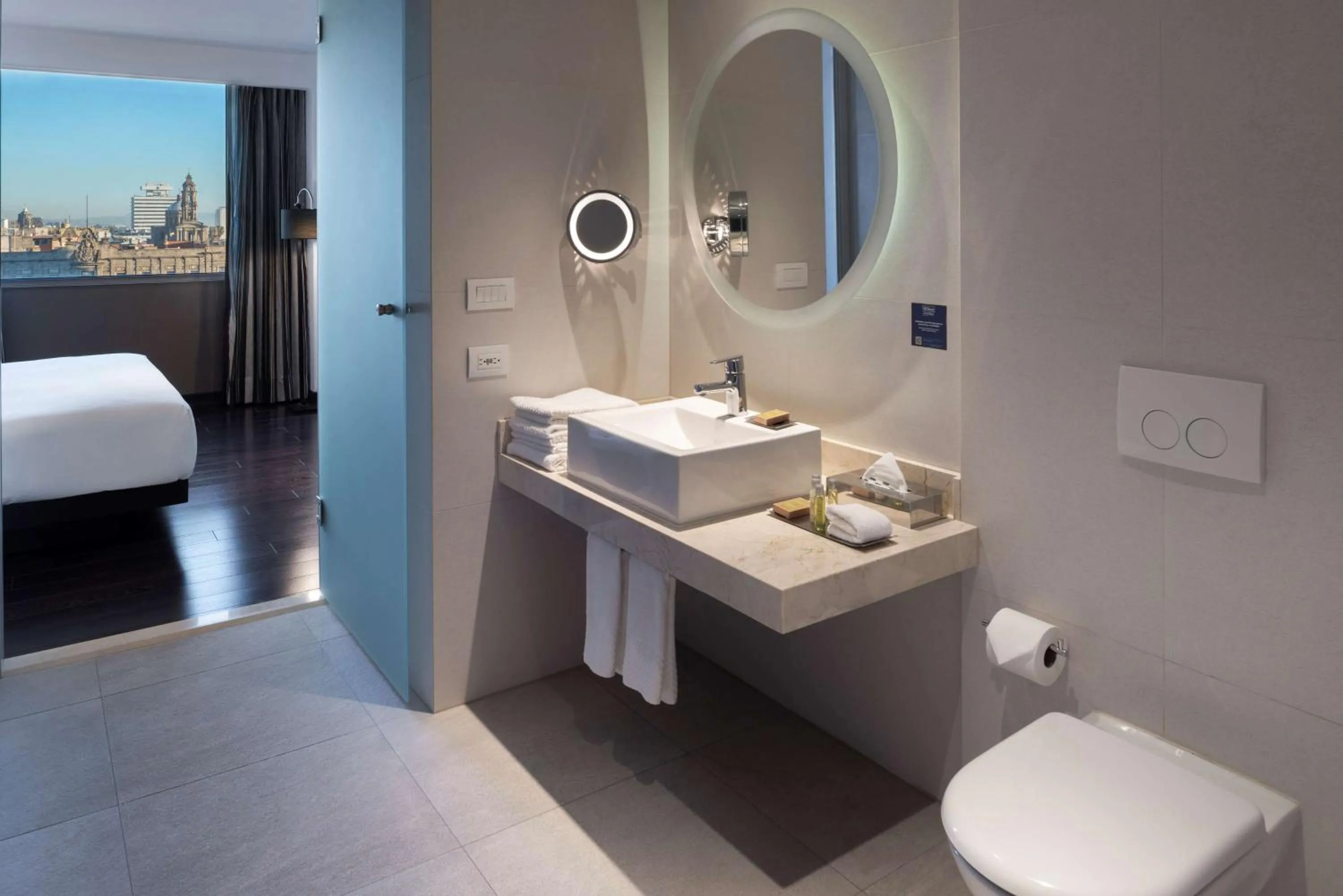 View (from property/room), Bed in Hilton DoubleTree Guadalajara Centro Historico