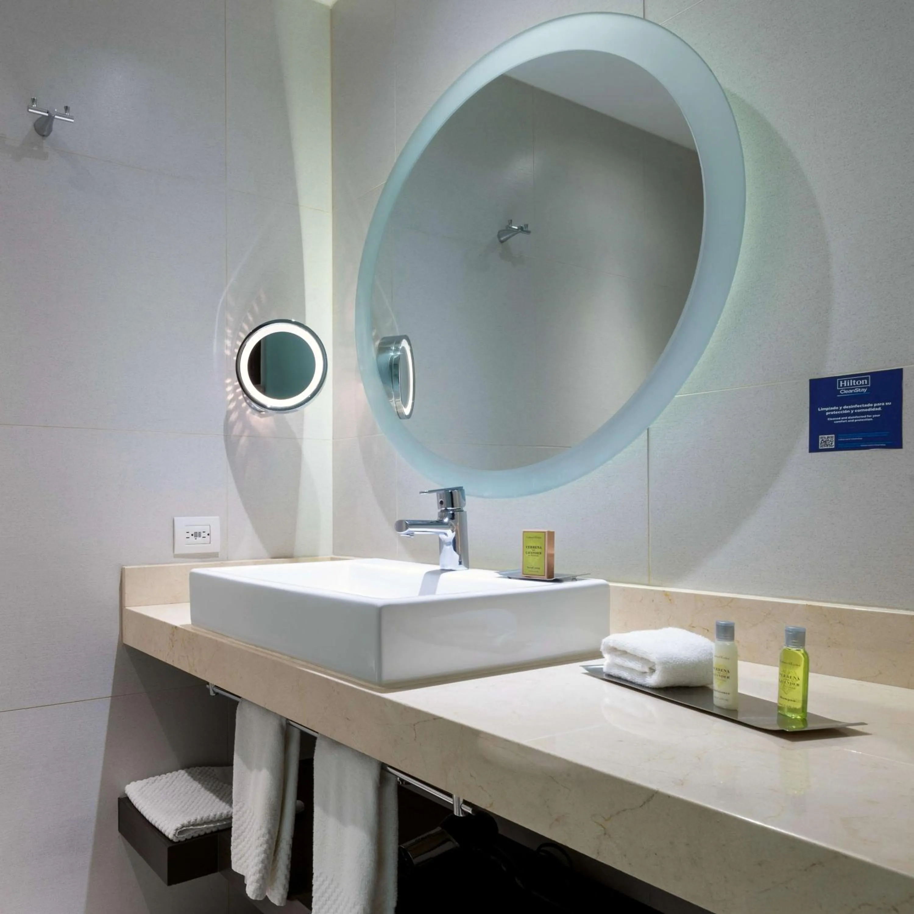 Bathroom in Hilton DoubleTree Guadalajara Centro Historico