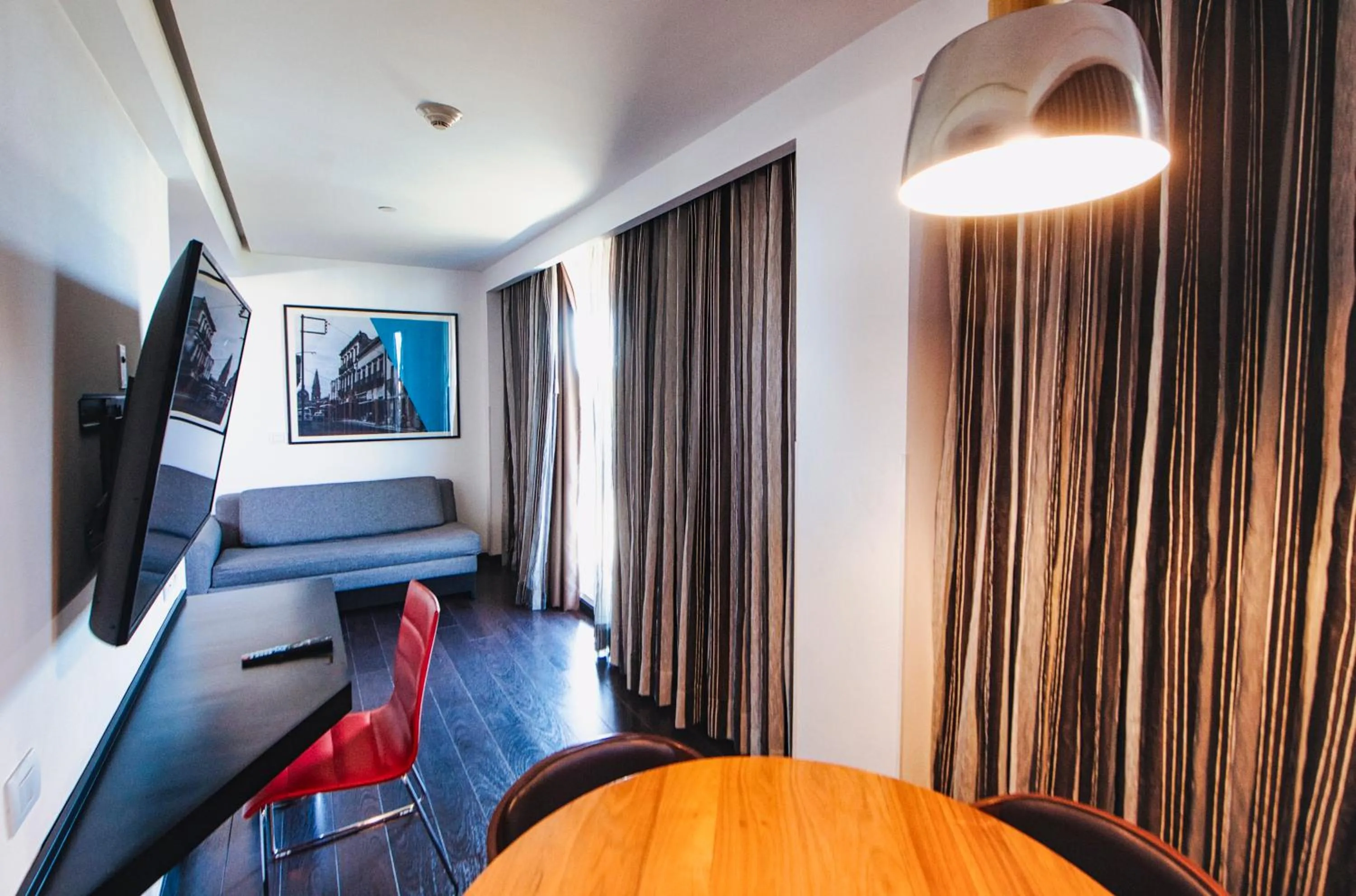 Living room, Bed in Hilton DoubleTree Guadalajara Centro Historico