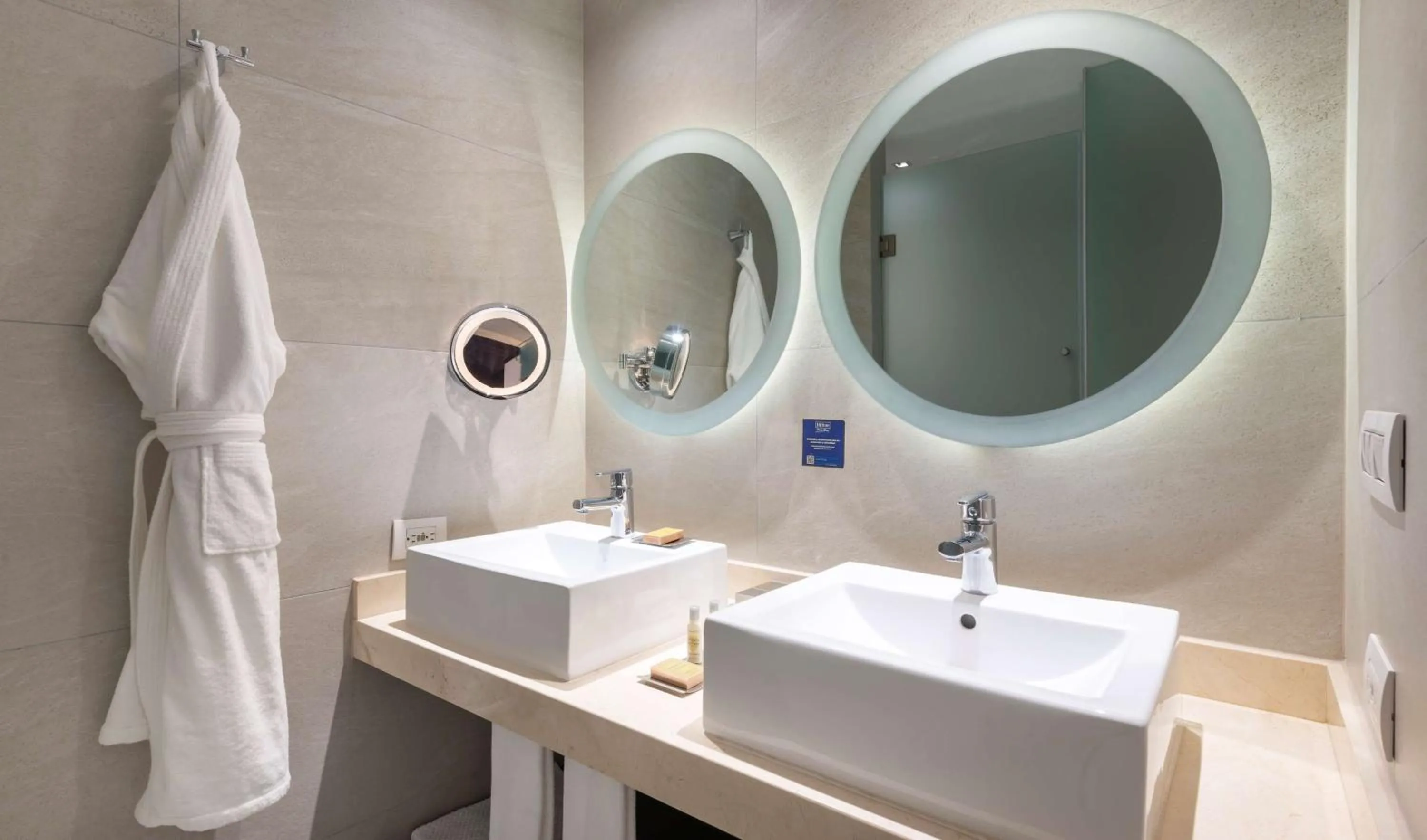 Bathroom in Hilton DoubleTree Guadalajara Centro Historico