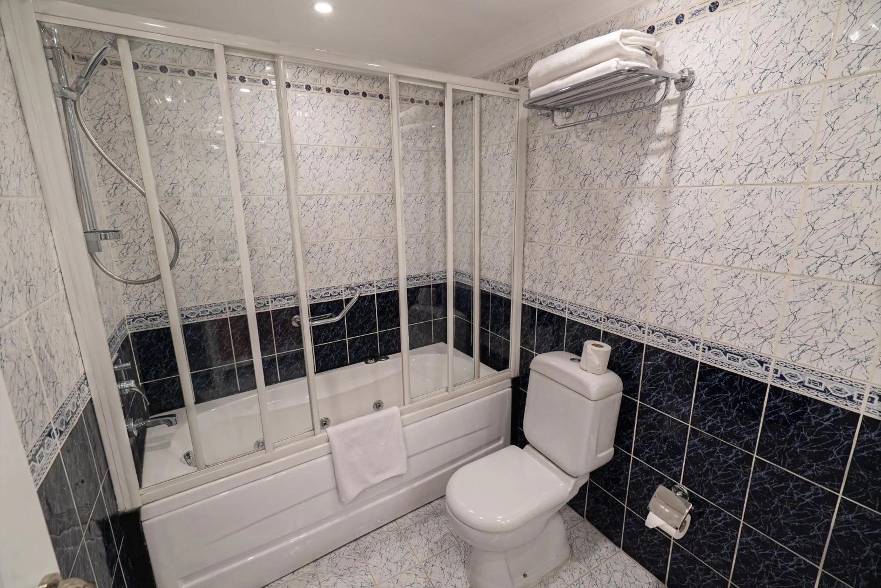 Bathroom in The Green Park Diyarbakir