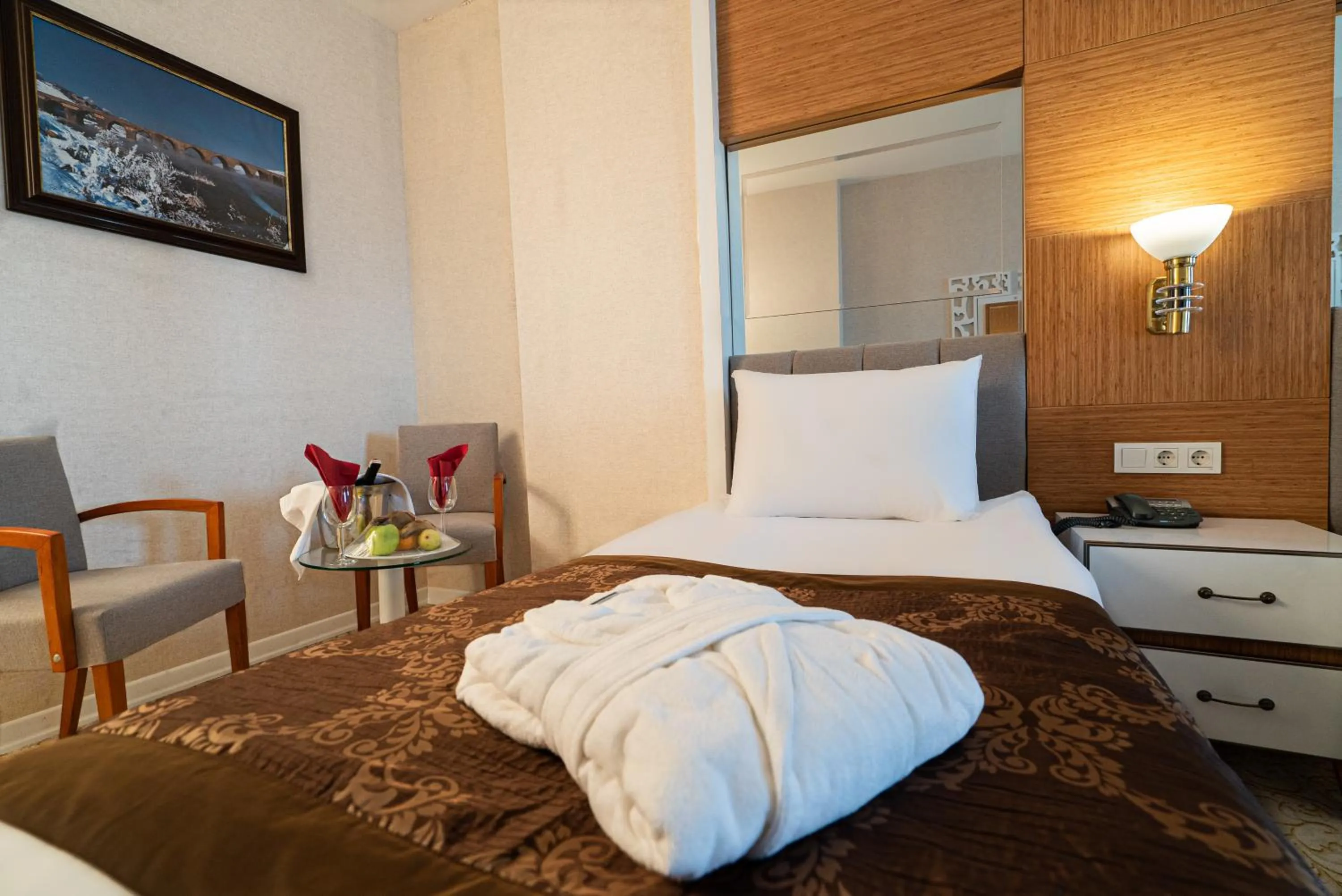 Bedroom in The Green Park Diyarbakir