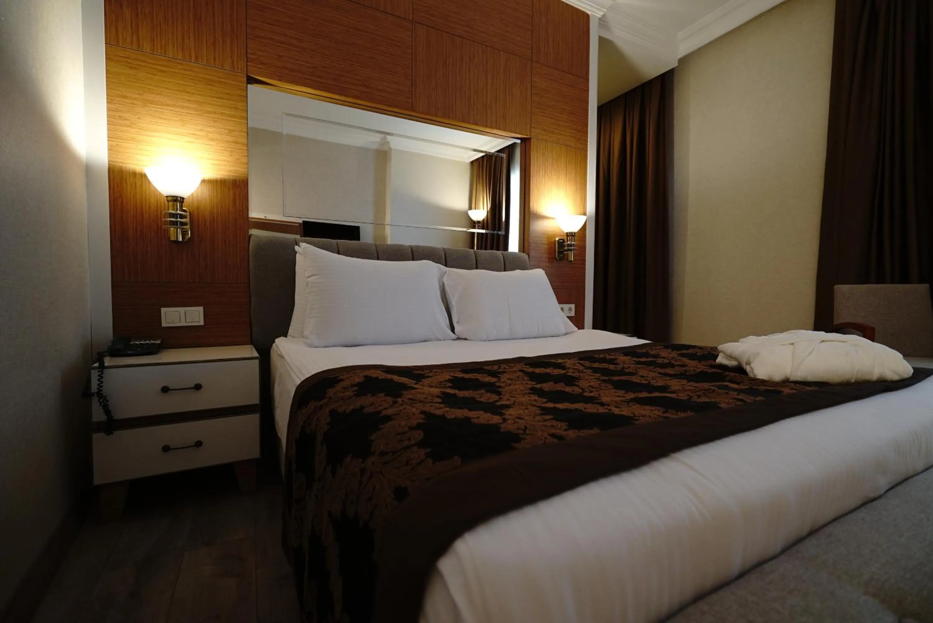 Bedroom in The Green Park Diyarbakir