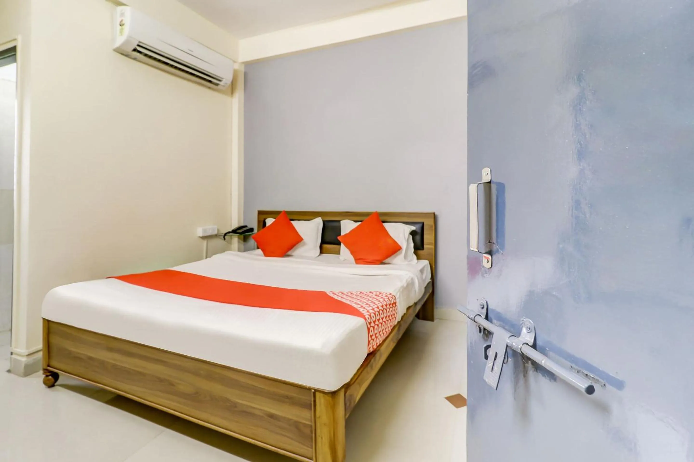 Bedroom, Bed in Hotel O The Crown Inn