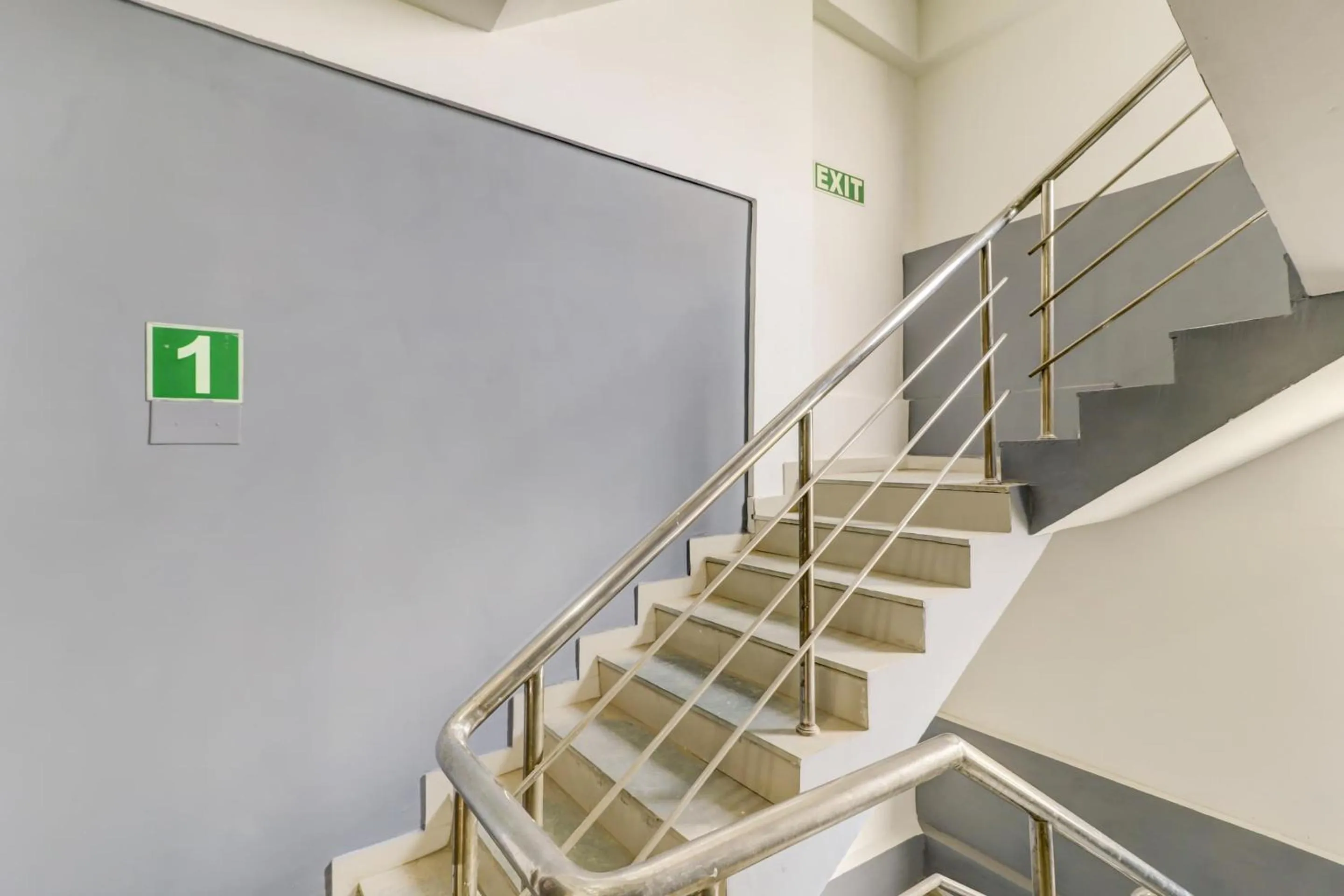 Lobby or reception in Hotel O The Crown Inn