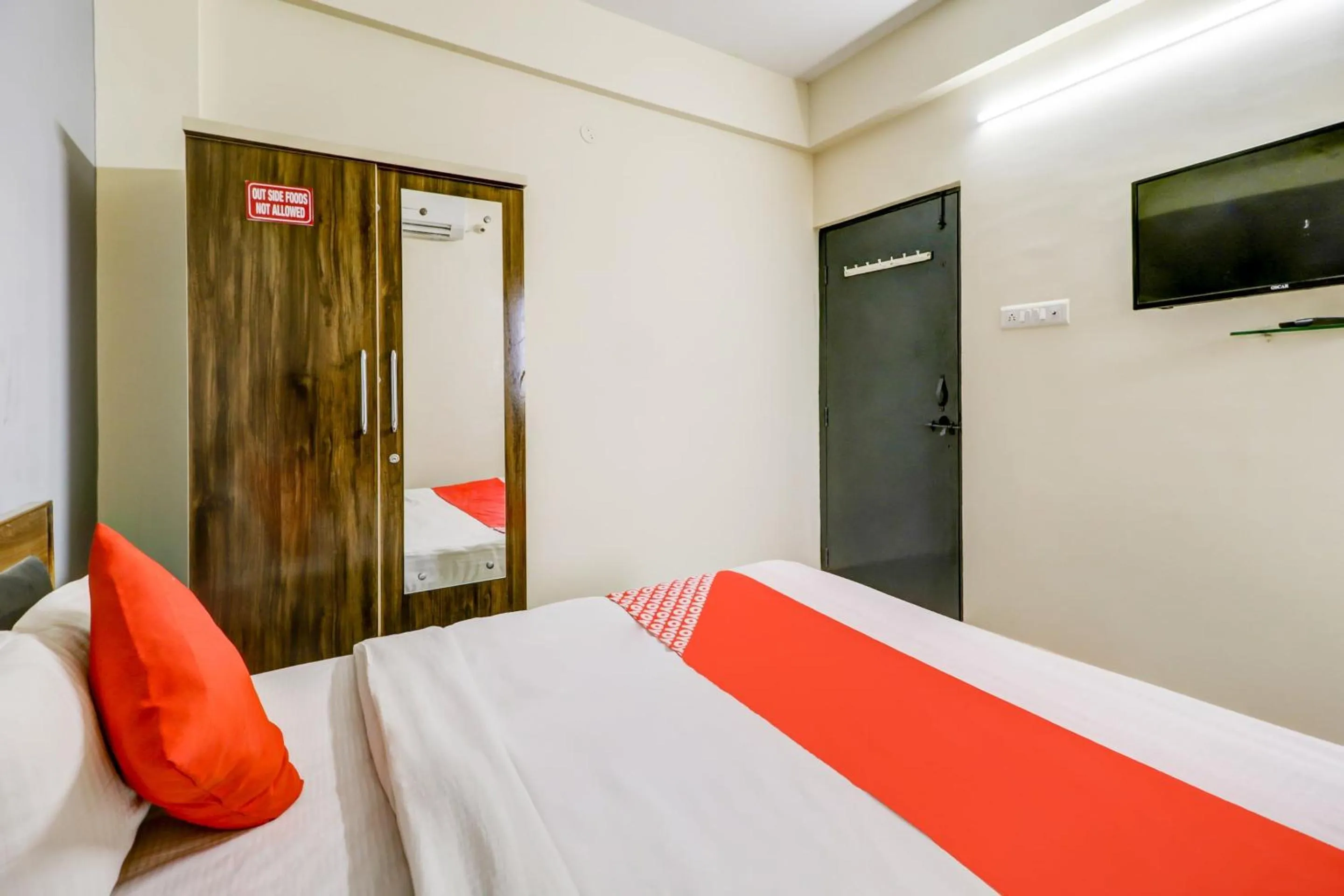 Bedroom, Bed in Hotel O The Crown Inn