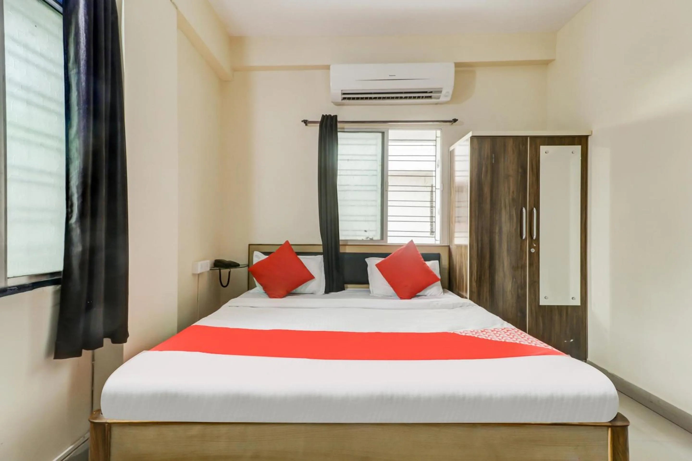 Bedroom, Bed in Hotel O The Crown Inn