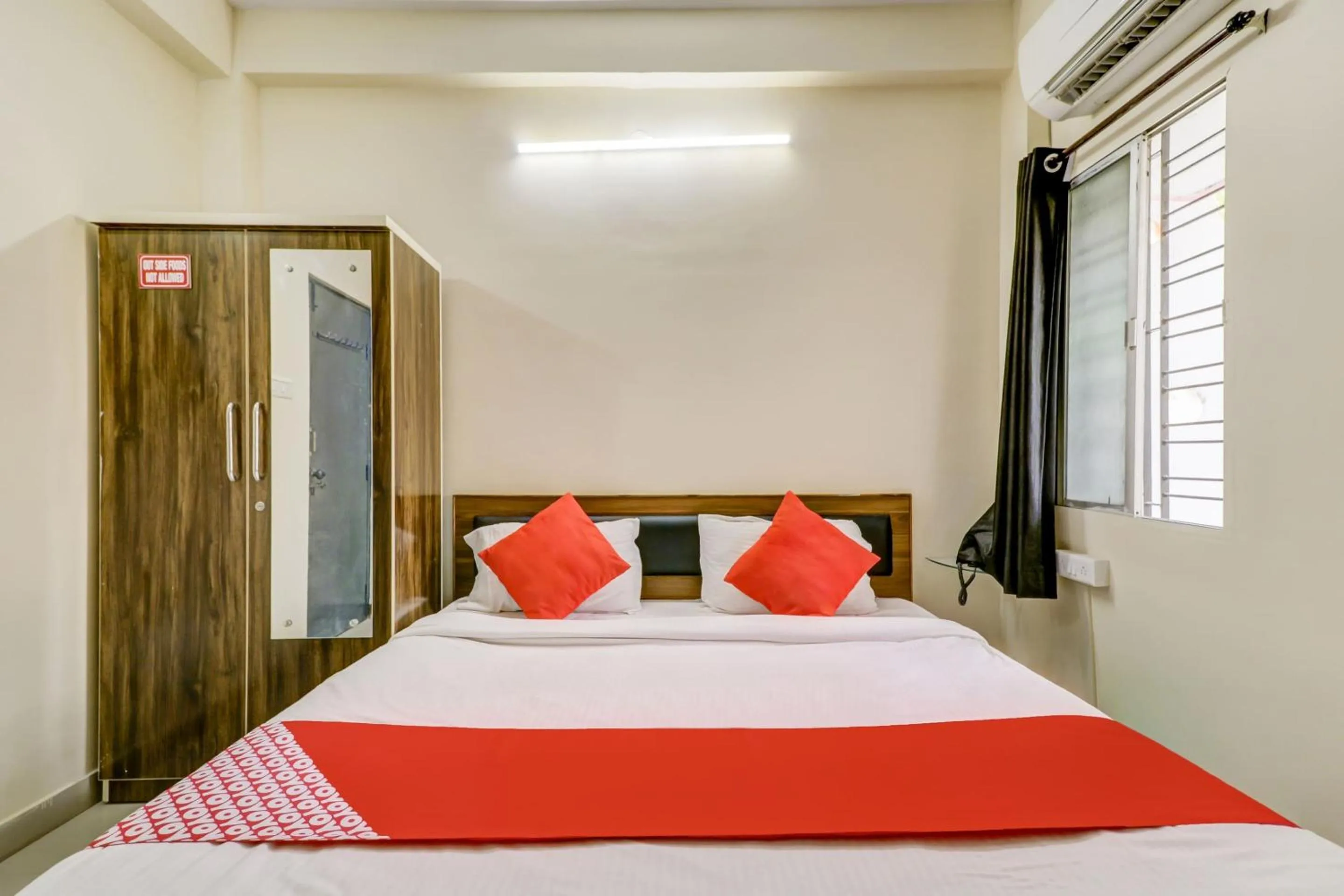 Bedroom, Bed in Hotel O The Crown Inn