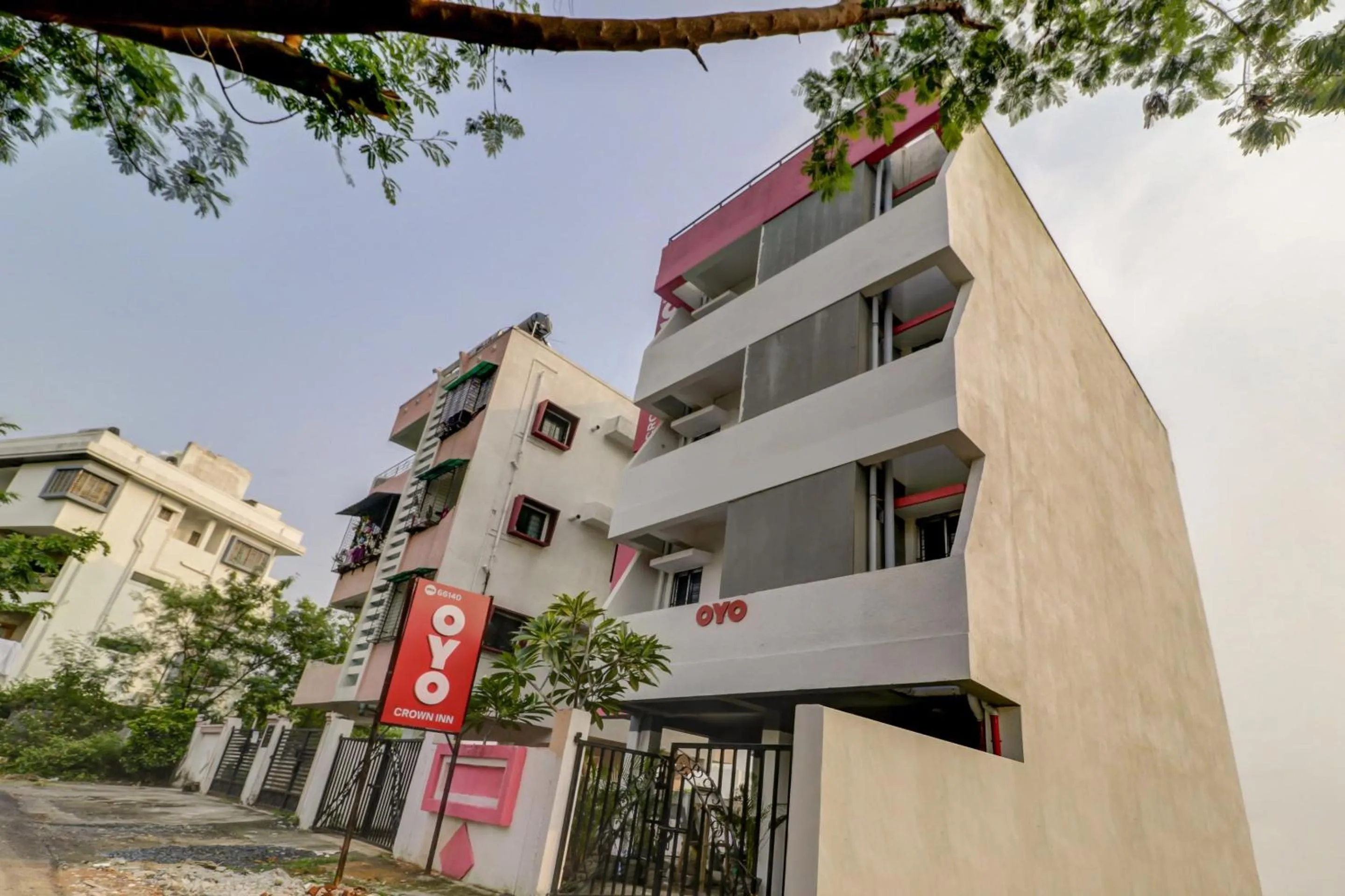 Facade/entrance in Hotel O The Crown Inn