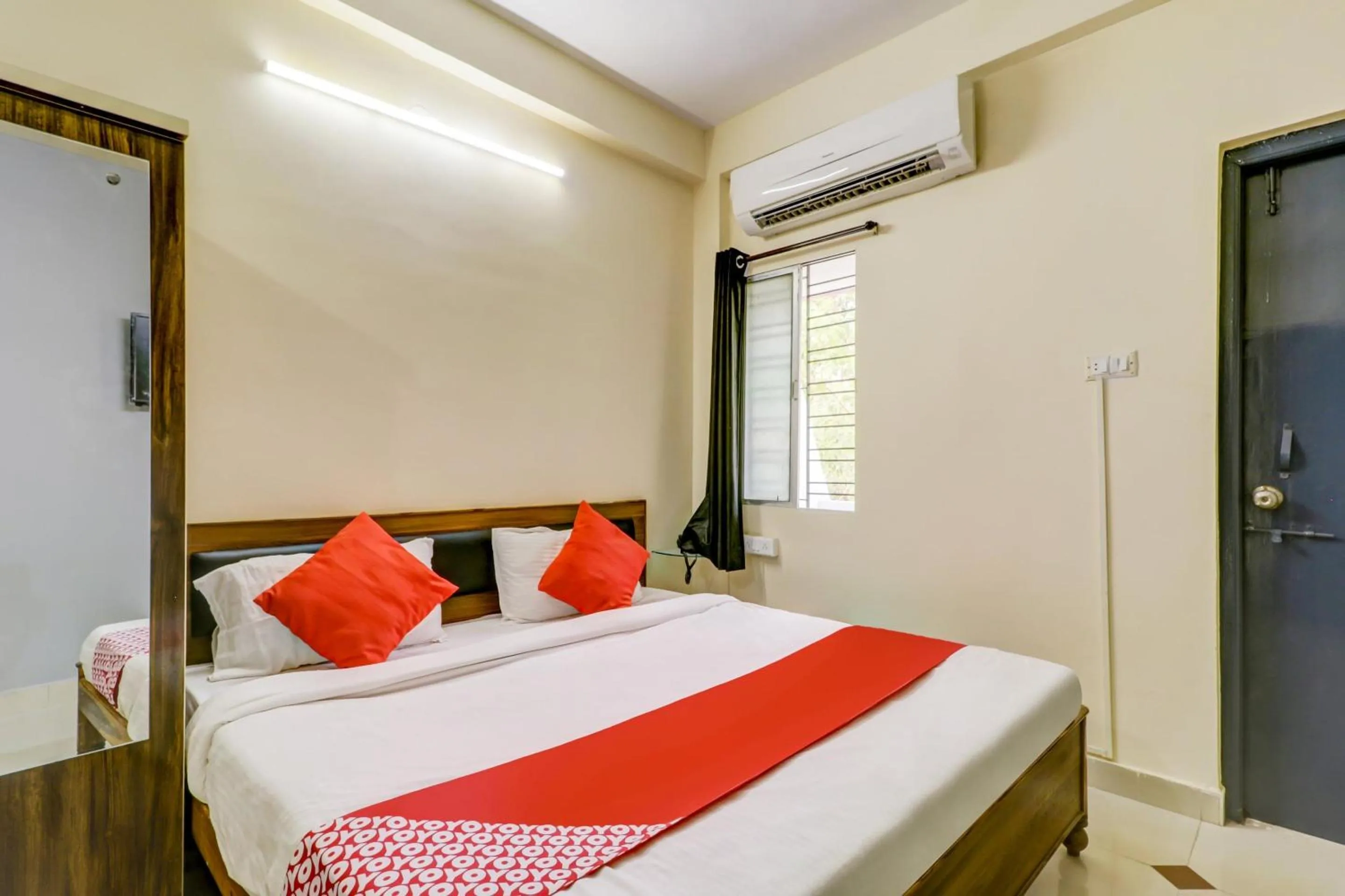 Bedroom, Bed in Hotel O The Crown Inn