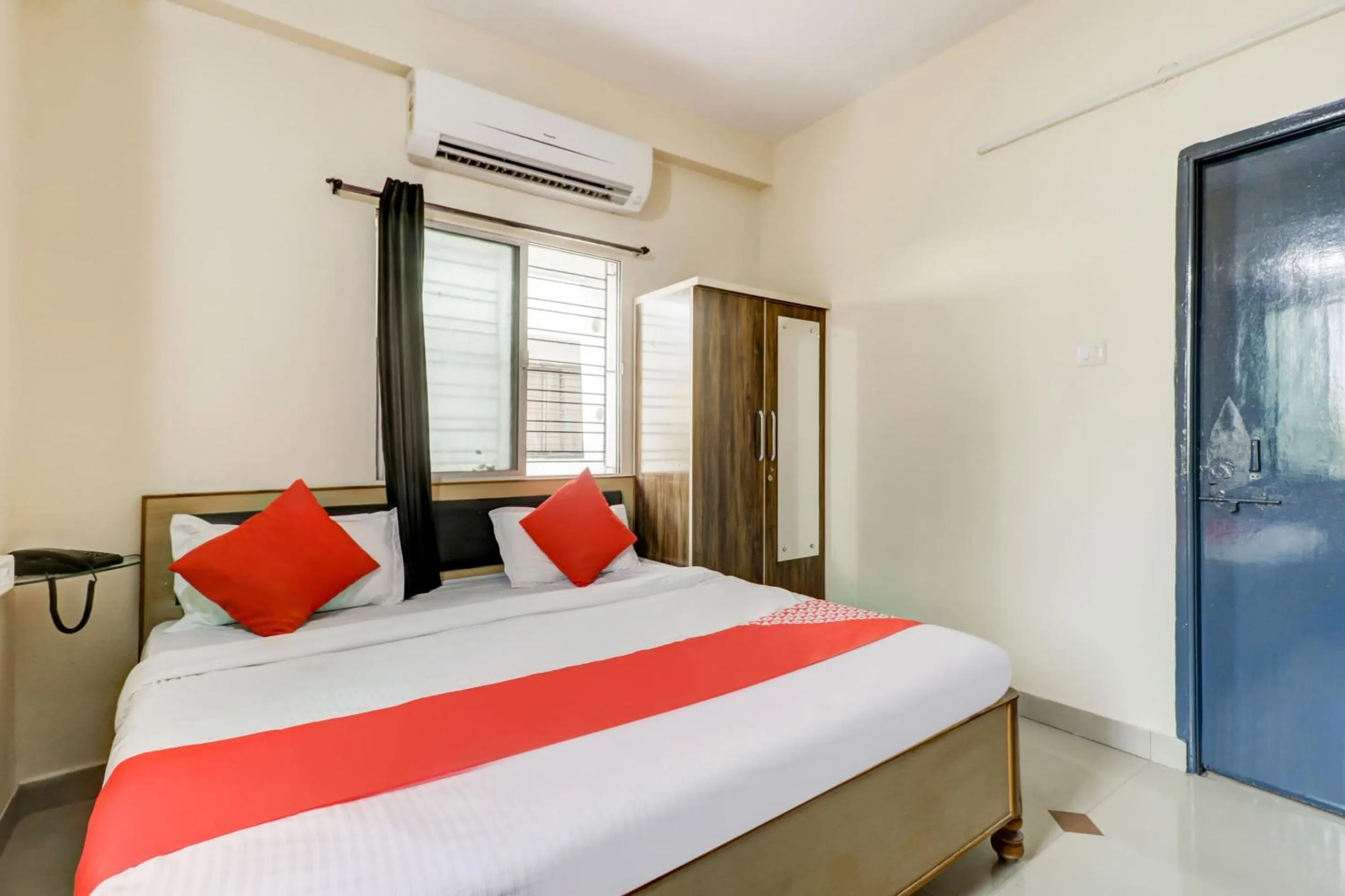 Bedroom, Bed in Hotel O The Crown Inn