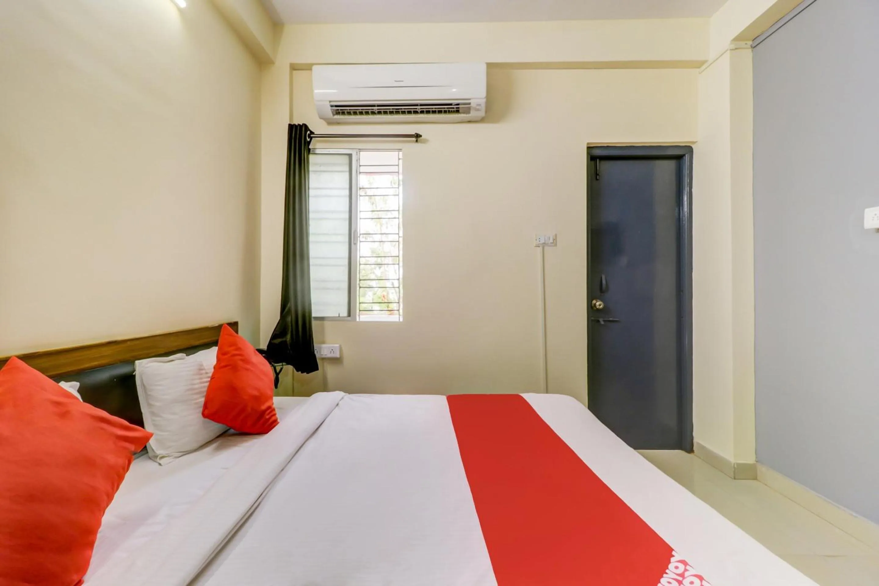 Bedroom, Bed in Hotel O The Crown Inn