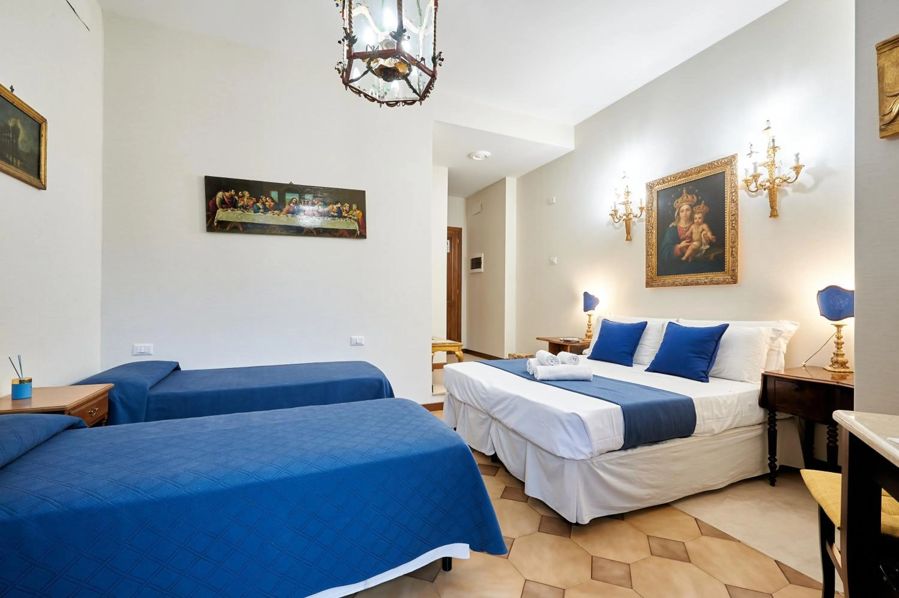 Photo of the whole room, Bed in Fabrizio's Rooms