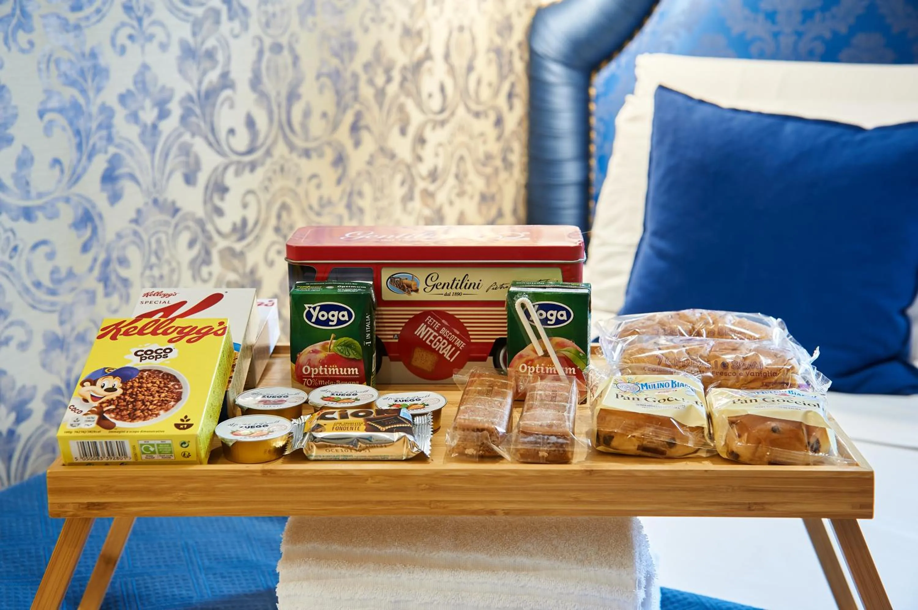 Breakfast in Fabrizio's Rooms